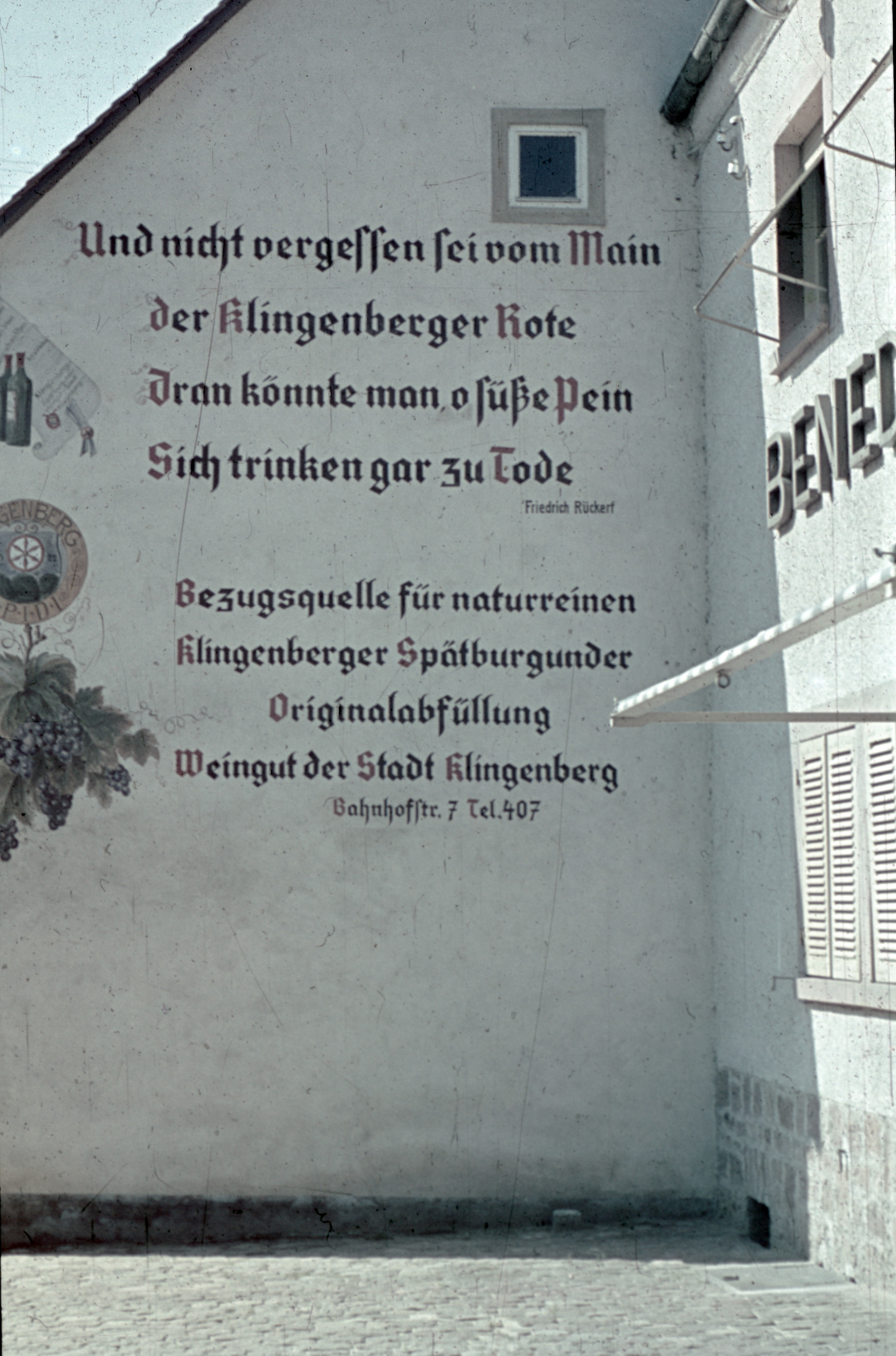 Werbeinschrift auf der Rathausstraße 13