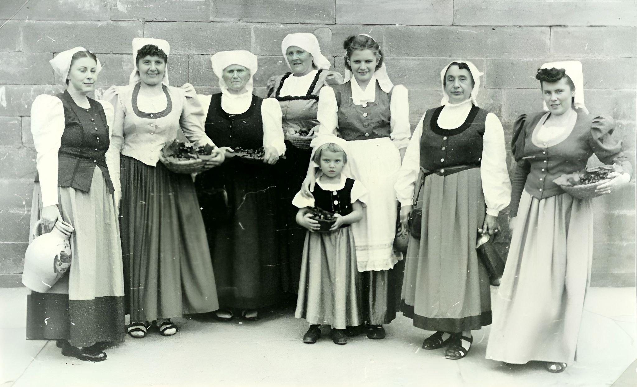 Winzerinnen beim Festzug 1952