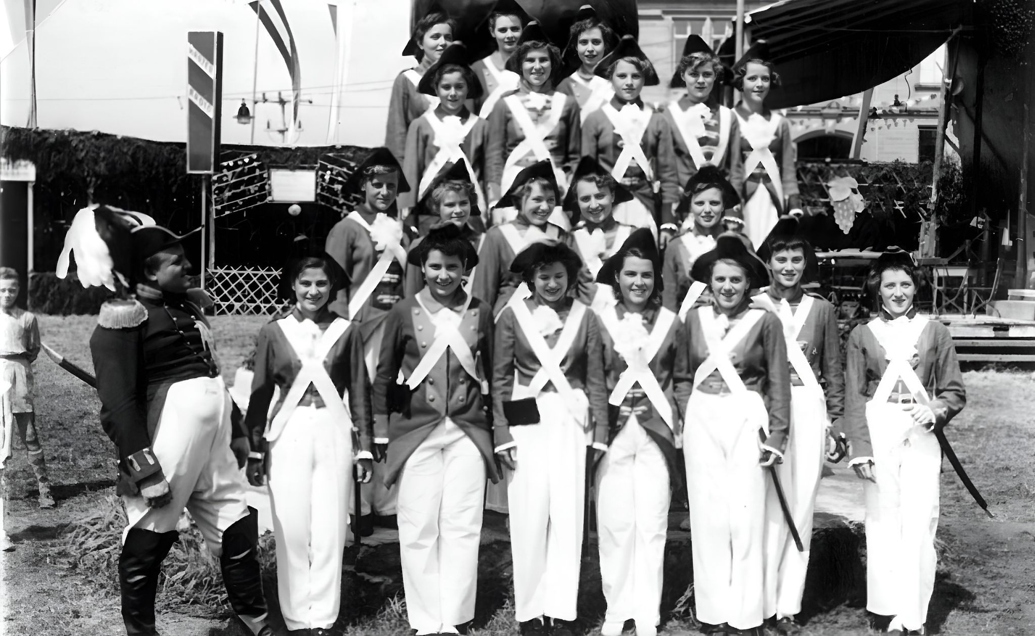 Winzerfest 1953 - Zwischenspiel die "Weinverteidigungsgenossenschaft" mit ihrem Kommandanten Hermann Pfister