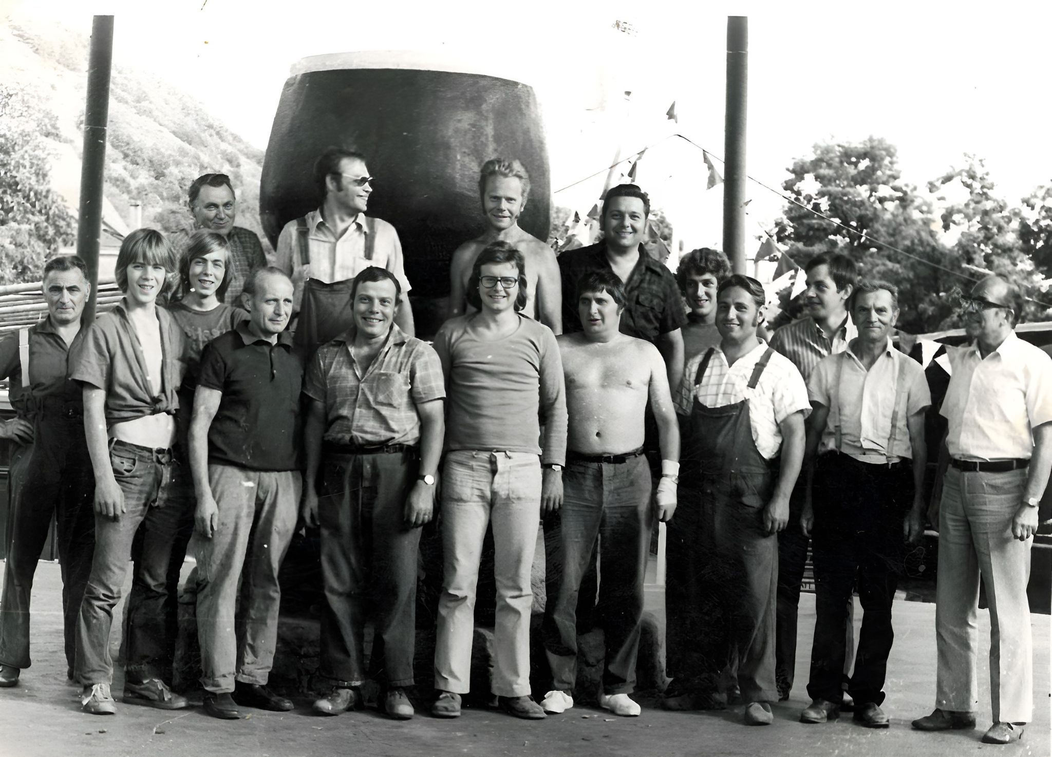 Das Team der Aufbauhelfer beim Winzerfest 1966