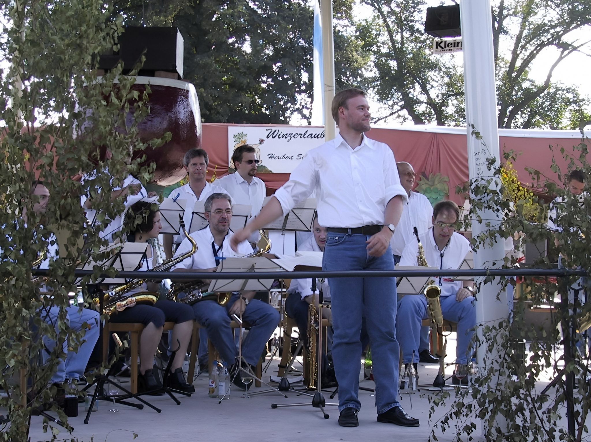 Rainer Hanten dirigiert den Musikverein Klingenberg