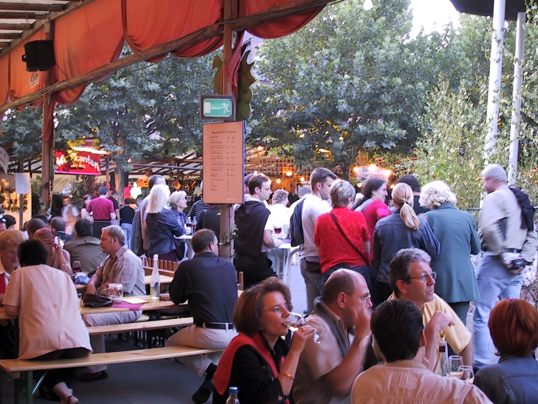 Festbetrieb beim Winzerfest 2001