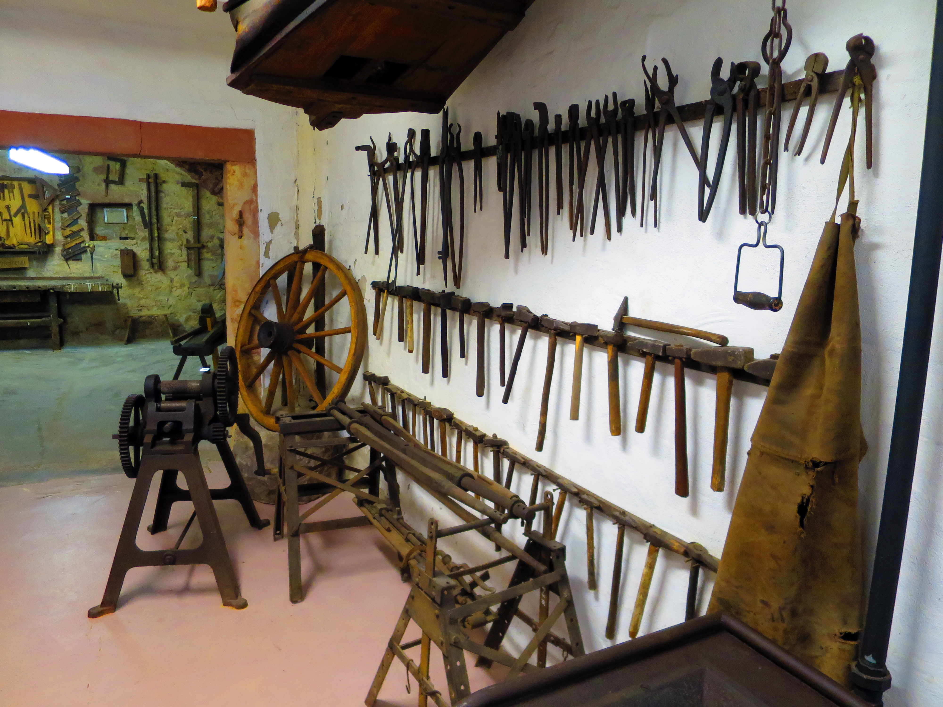 Schmiedewerkzeuge aus der alten Dorfschmiede Röllfeld
