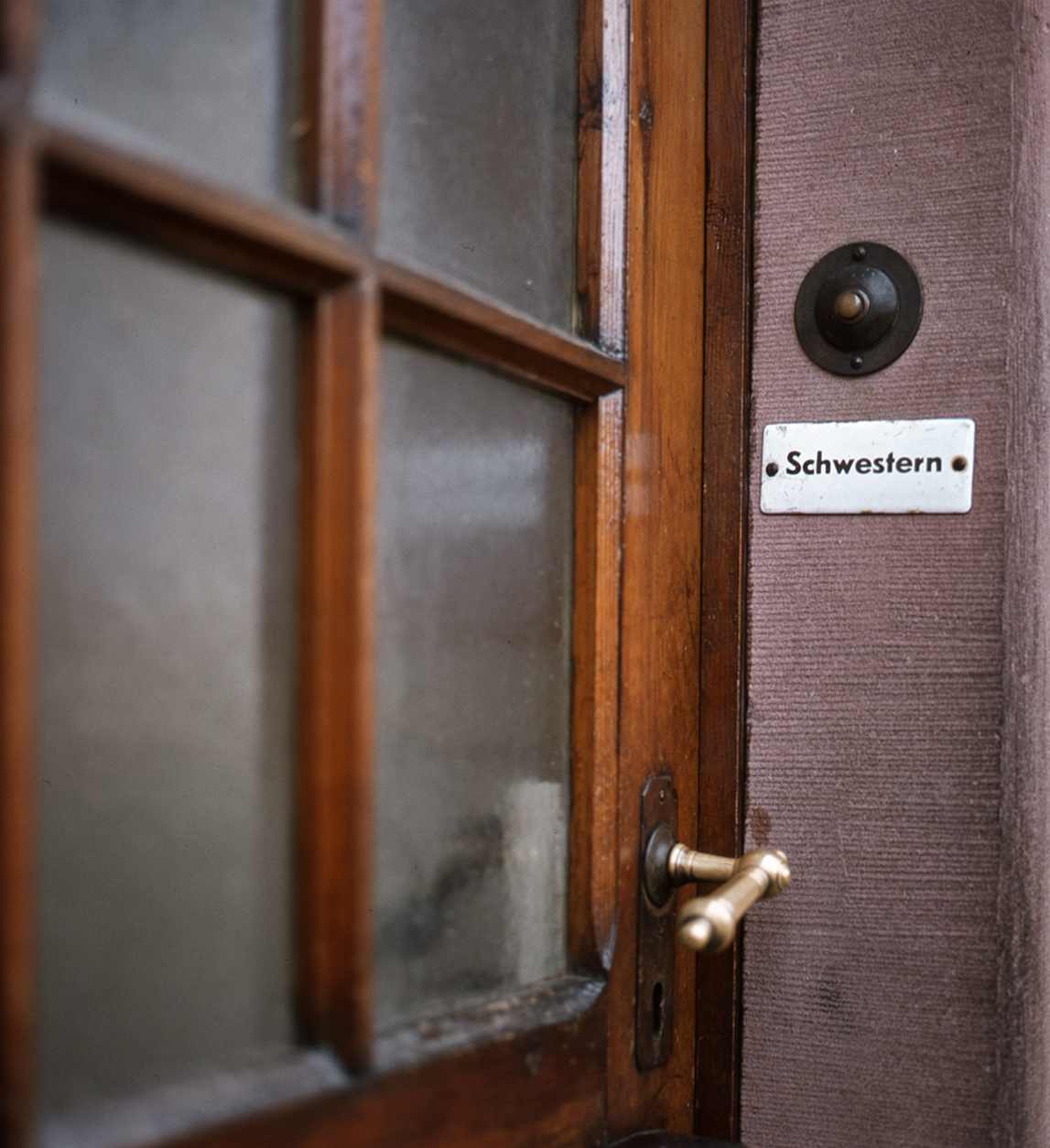 Impression des Eingangs zum Schwesterhaus Röllfeld