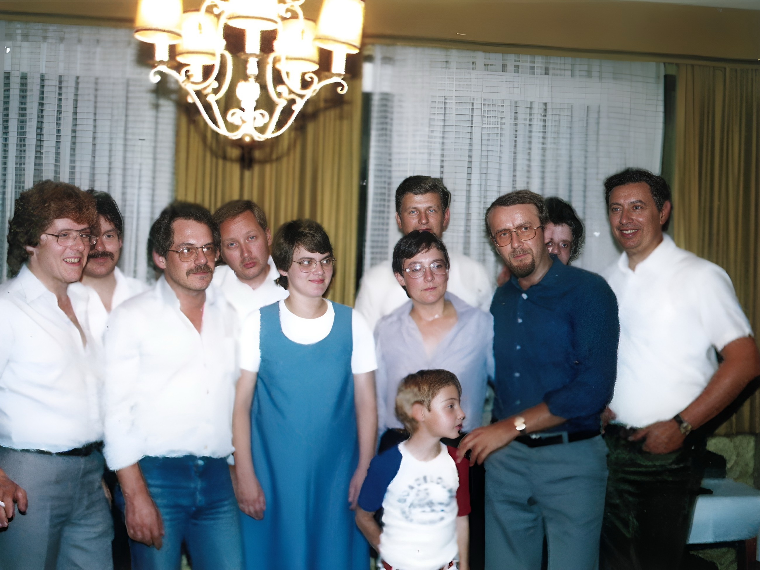 Gruppenfoto der Wengerter-Enkel anl. Familientreffen zum 100. Geburtstag von August Wengerter 1980