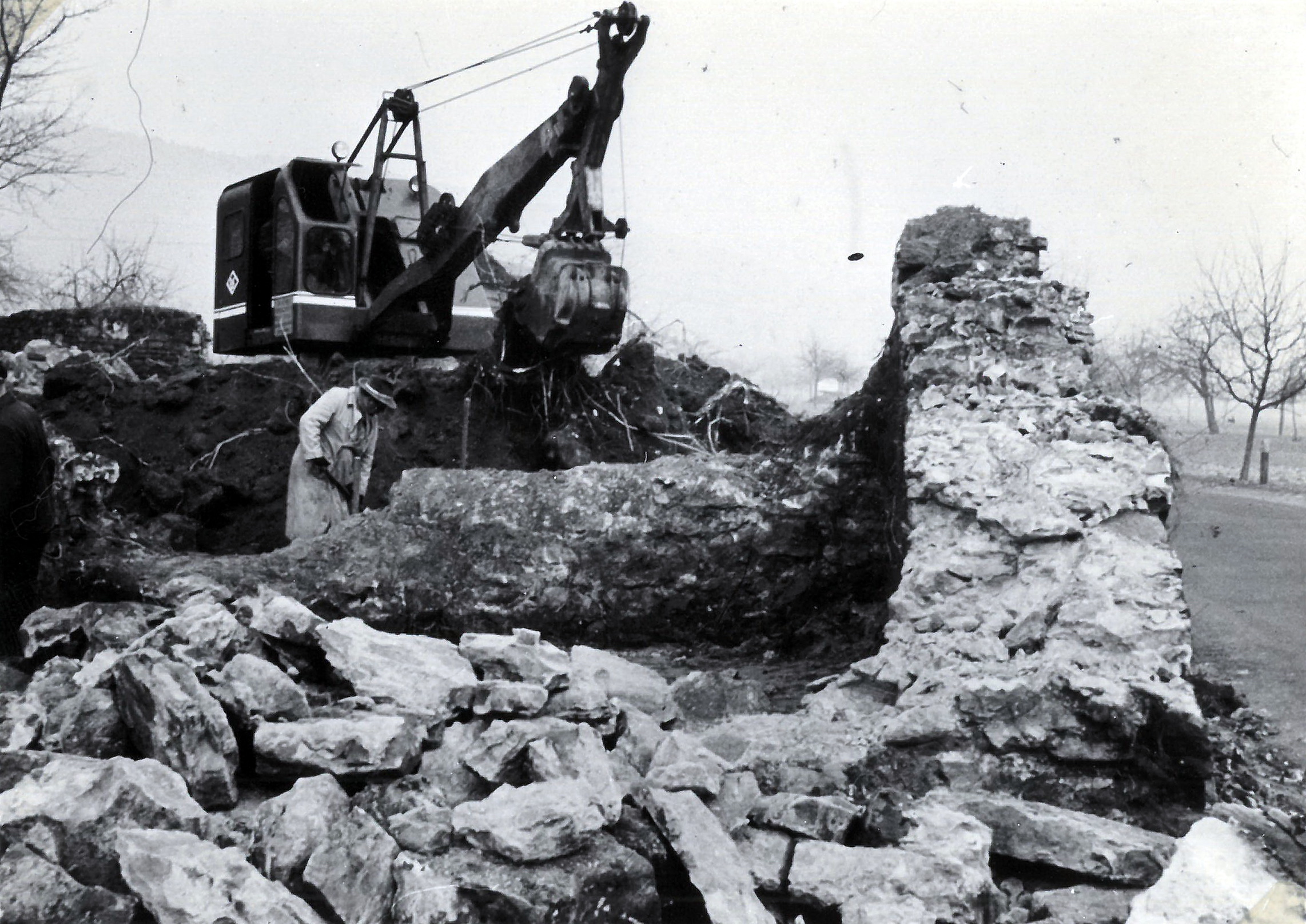 Abrissarbeiten im Rahmen der Straßenverbreiterung im Jahr 1958