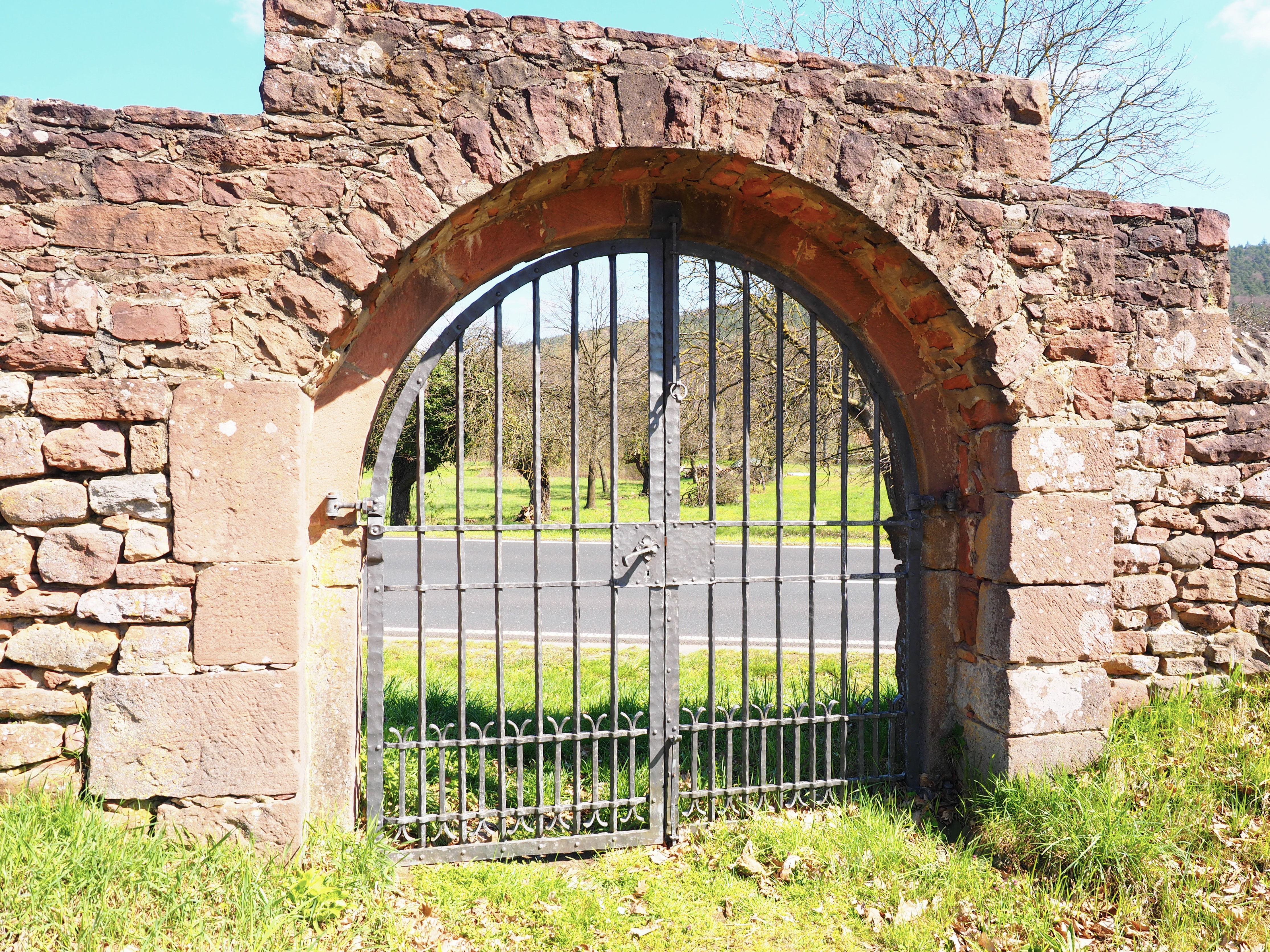 Innenseite des Eingangstores