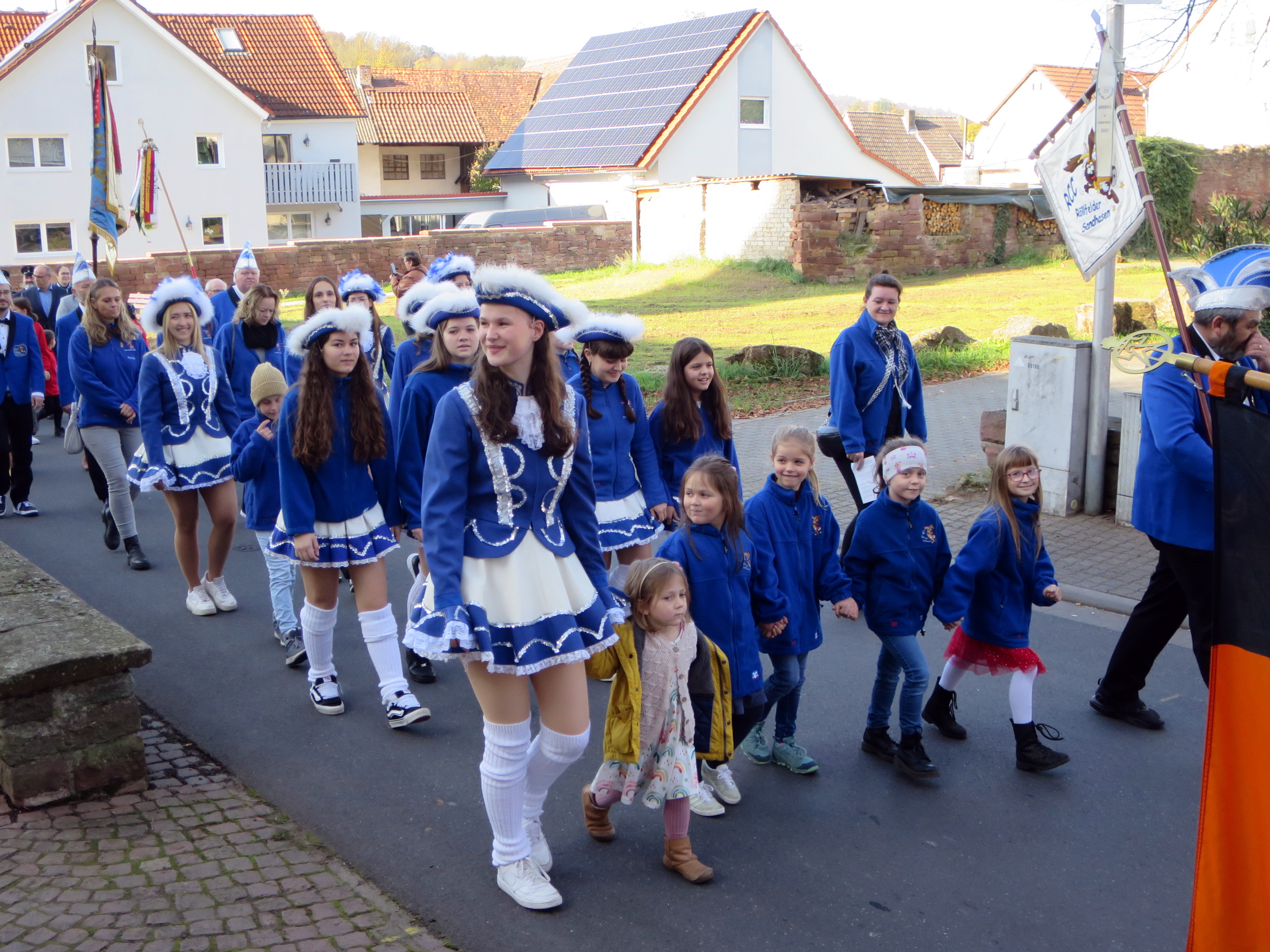 Gardemädchen des Röllfelder Carneval Clubs