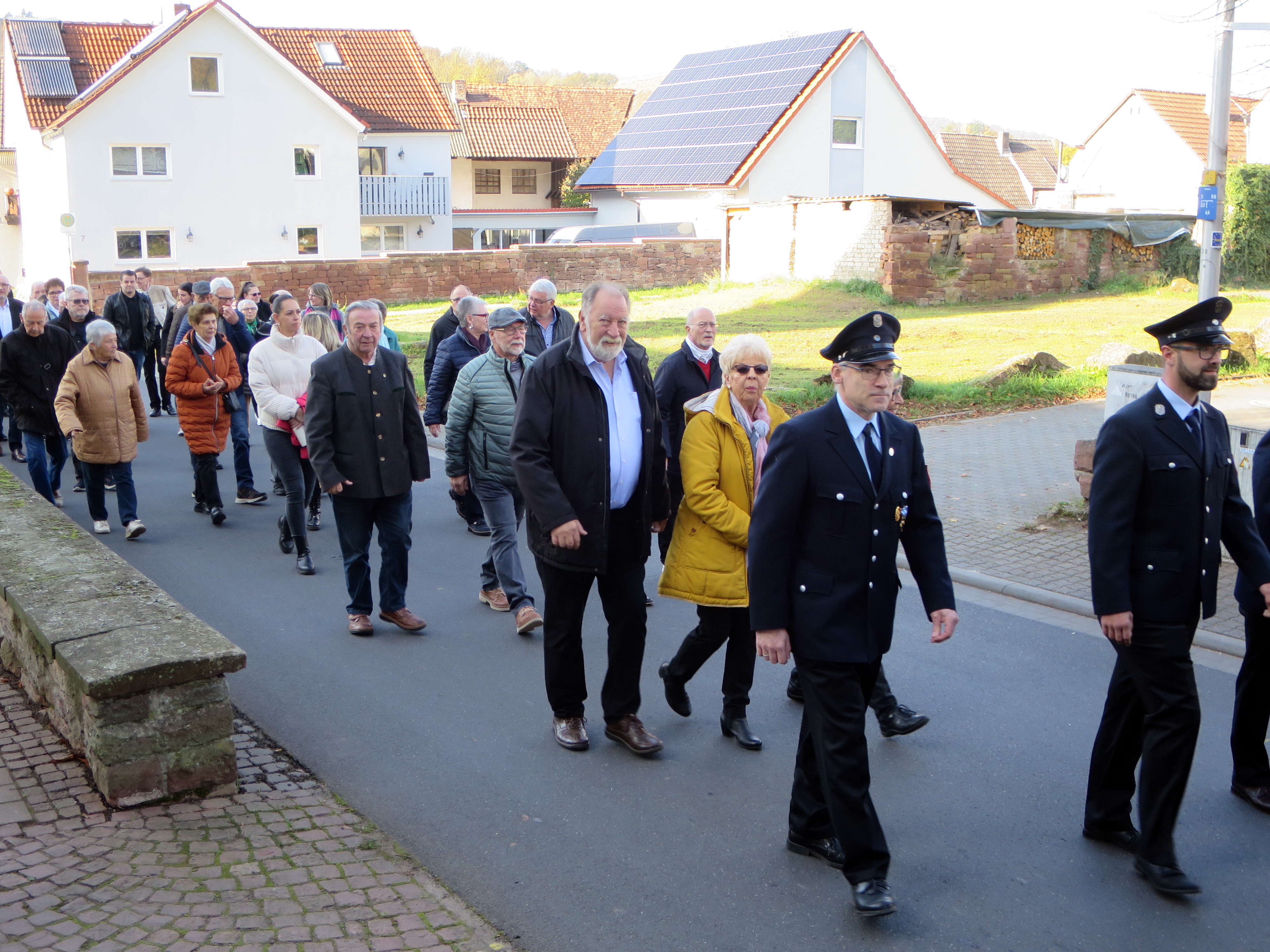 Festzug zur Jakob-Hemmelrath-Turnhalle