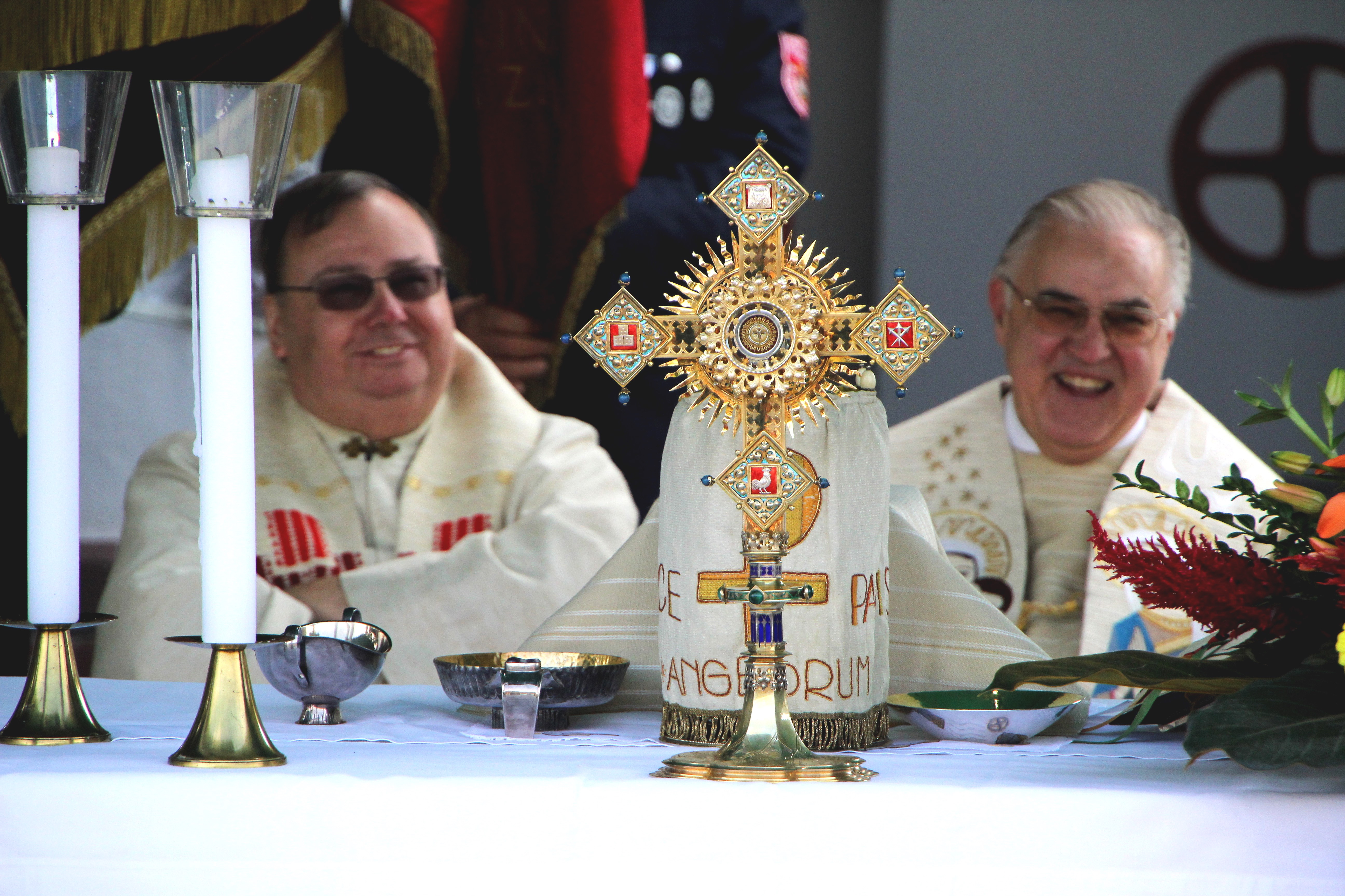 Pfarrer Dieter Feineis wird an der Hochkreuzkapelle verabschiedet