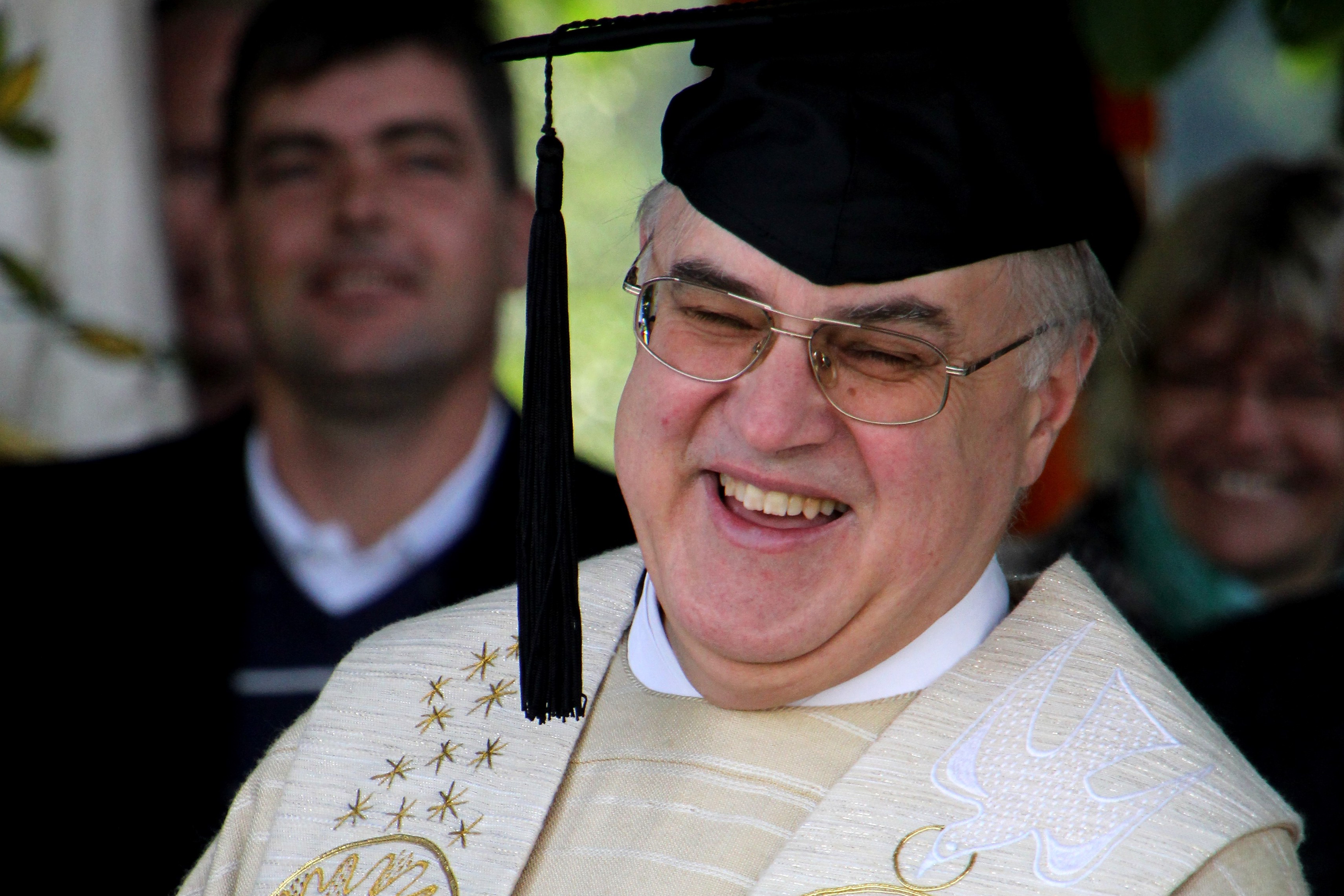 Pfarrer Dieter Feineis wird an der Hochkreuzkapelle verabschiedet