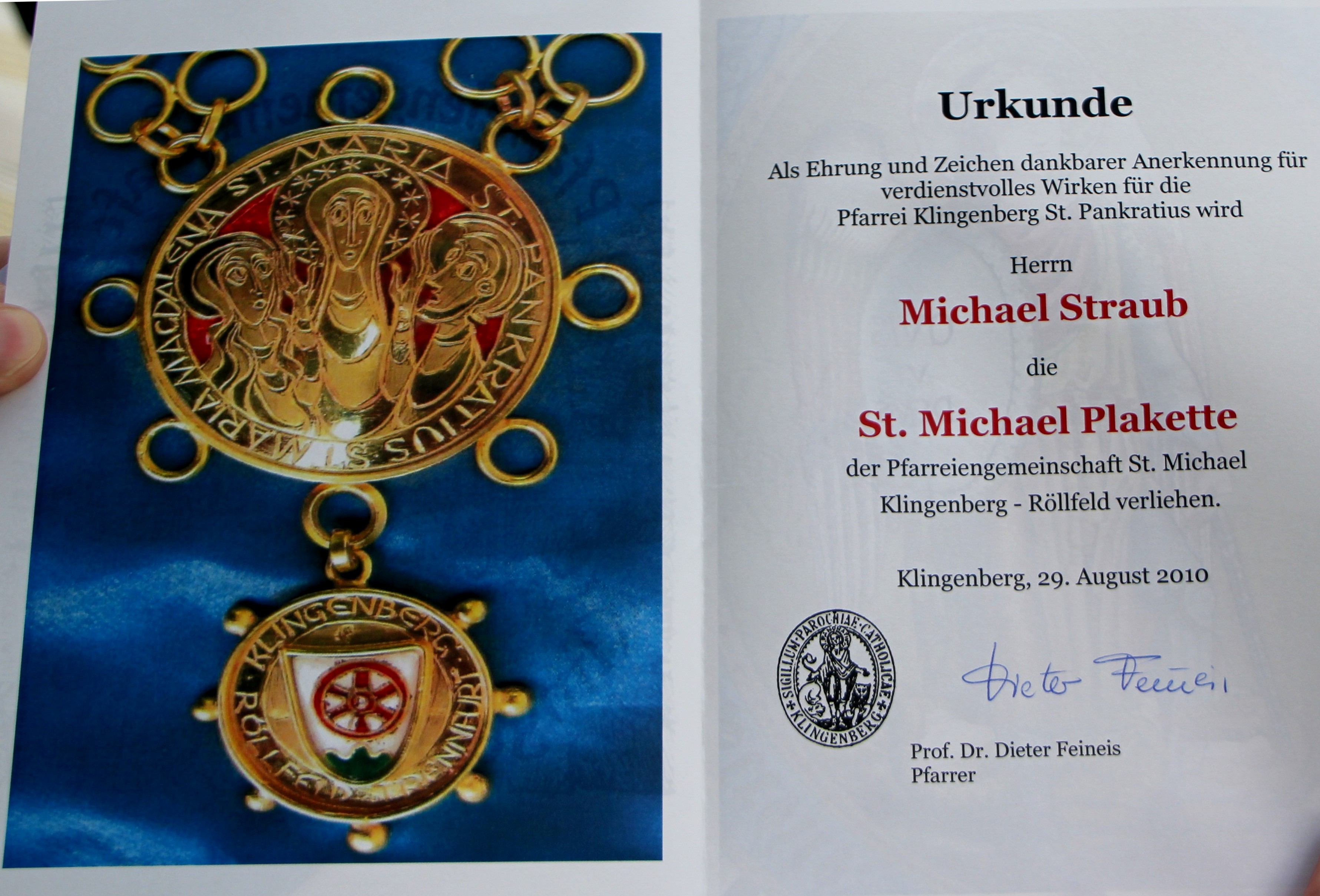 Pfarrer Dieter Feineis wird an der Hochkreuzkapelle verabschiedet