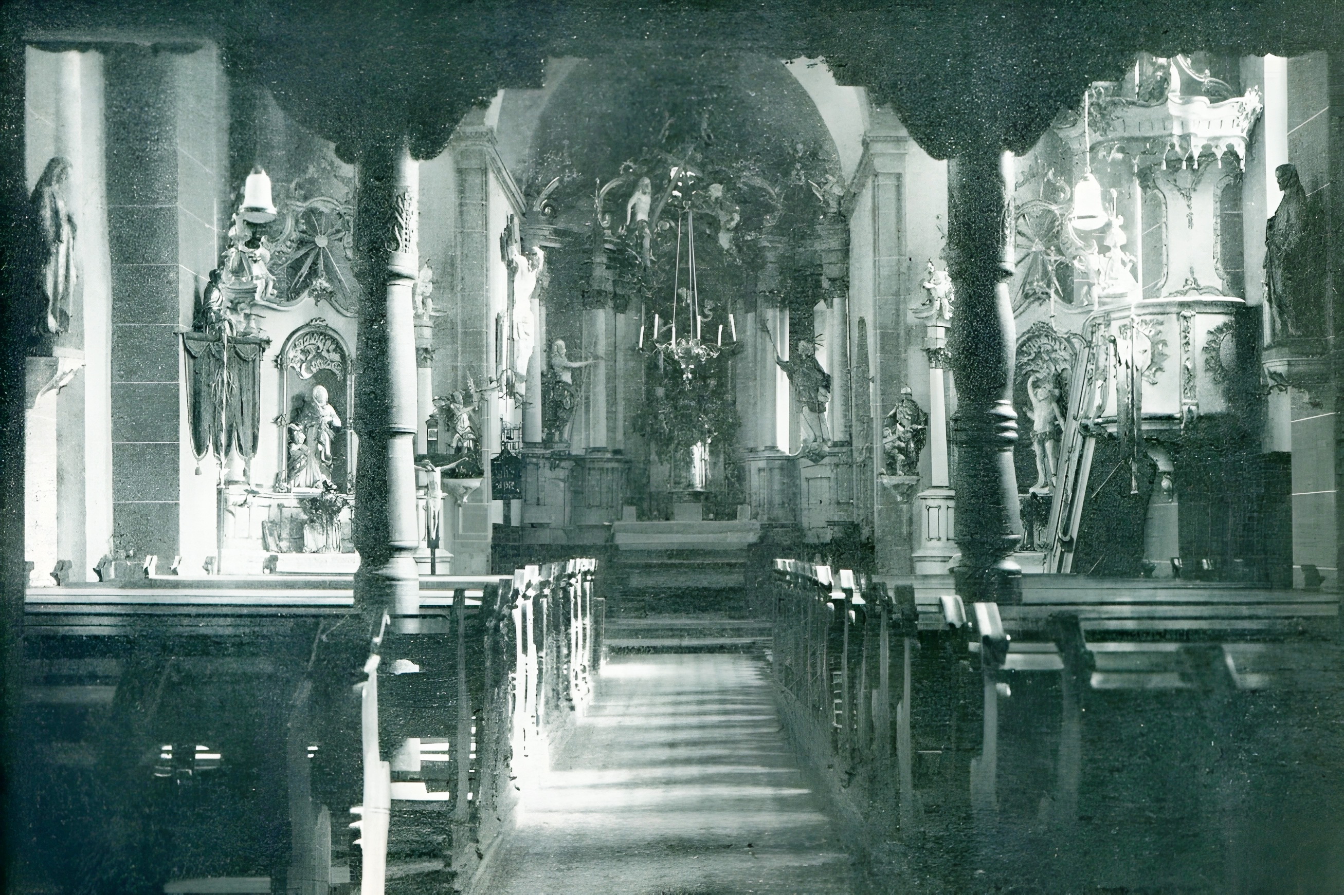 Innenansicht der Pfarrkirche Mariä Himmelfahrt um 1970