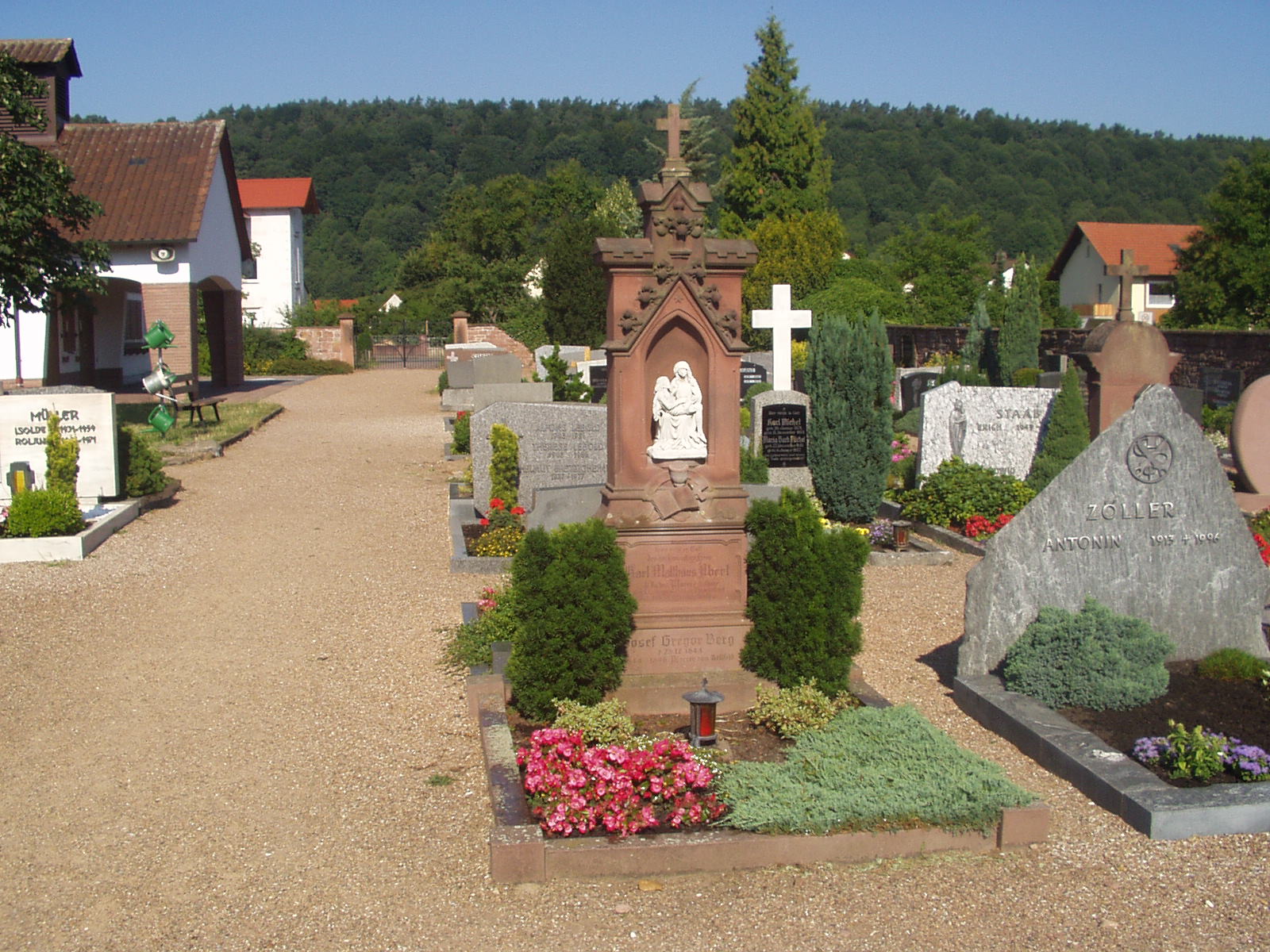 Das Priestergrab in Röllfeld 2003