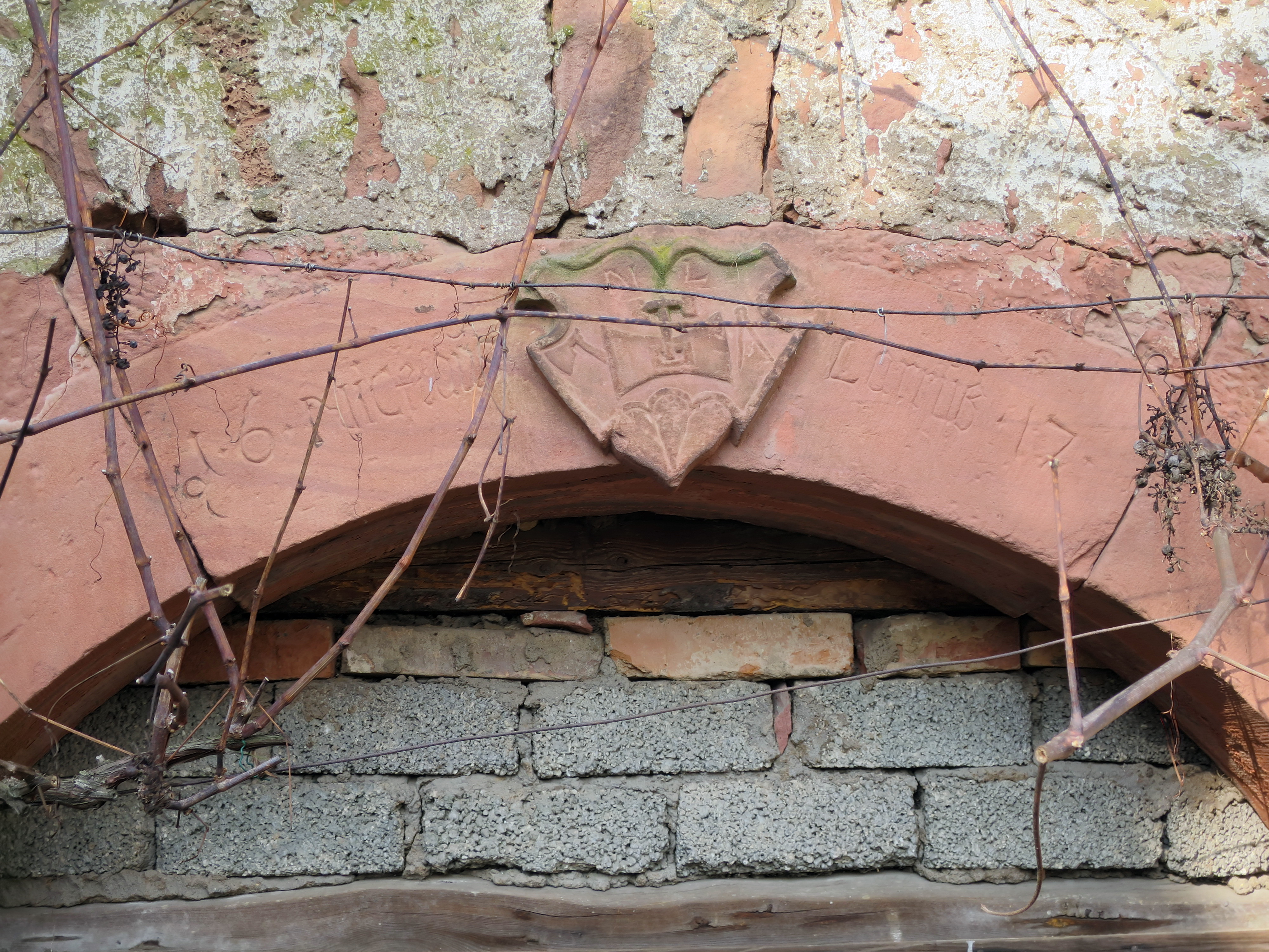 Der Eingangstorbogen der Josephsmühle