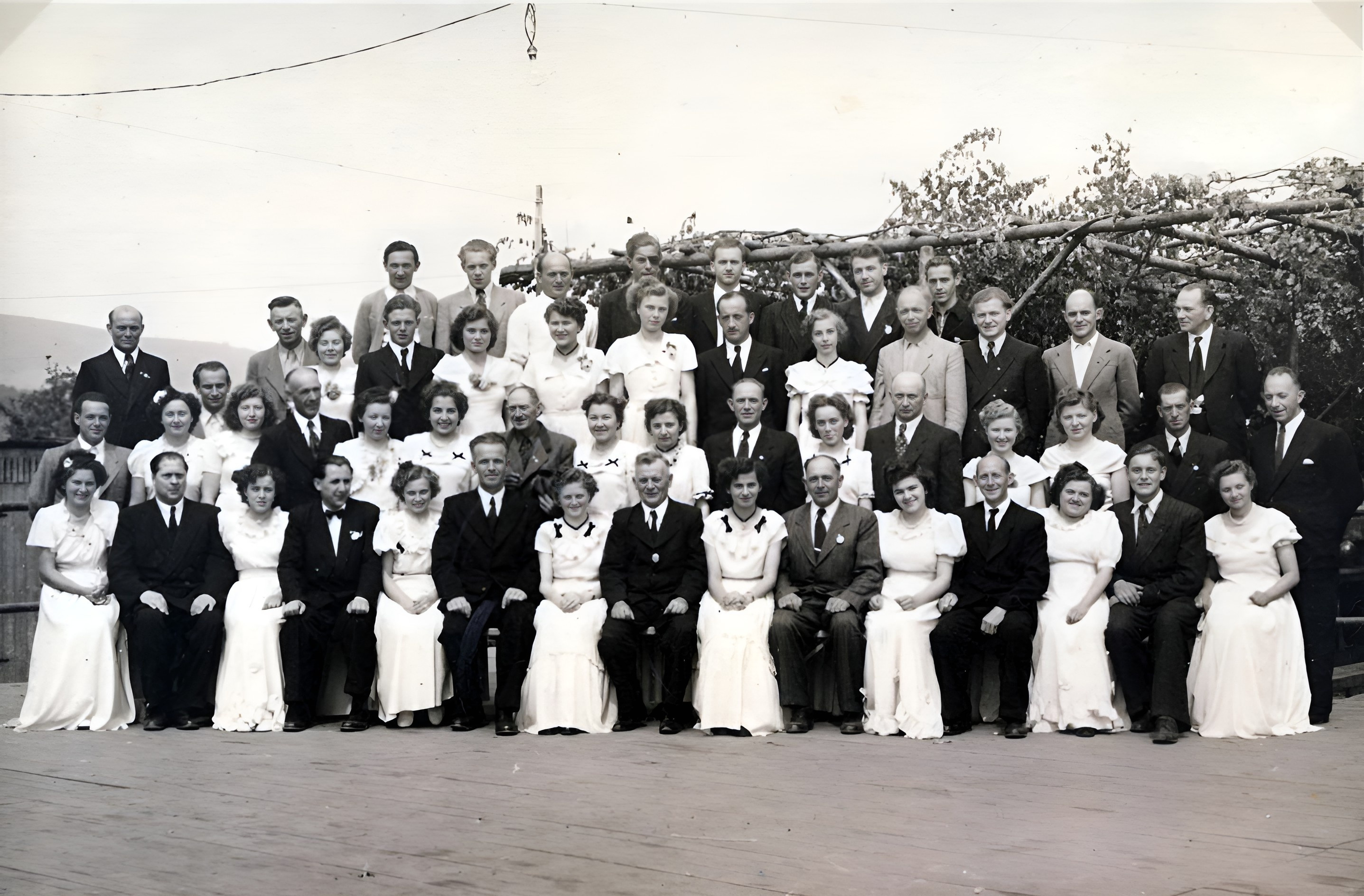 Gesamtfoto des Musikvereins mit Festdamen