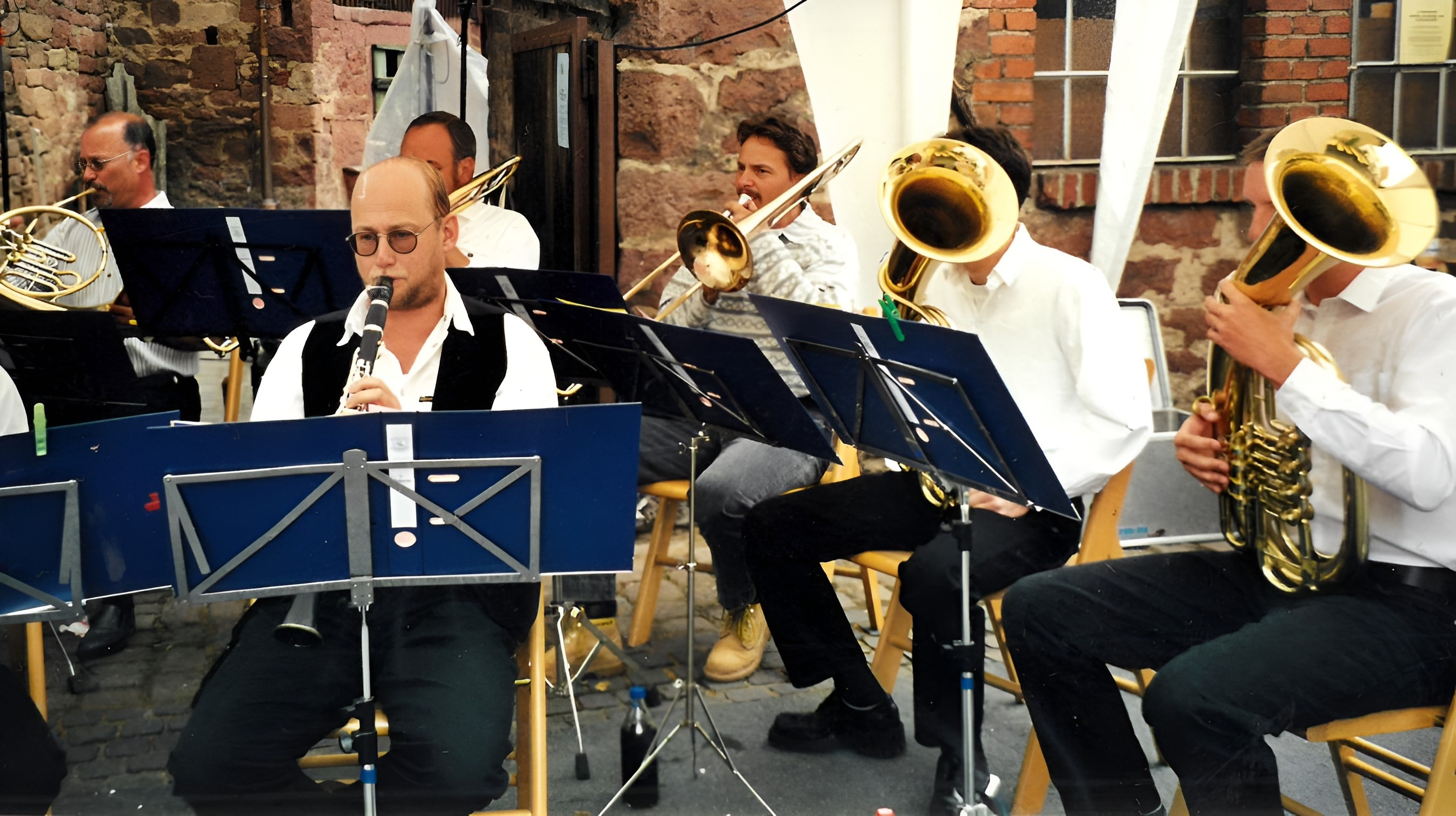 Erster Auftritt der "Hünkehöfer" beim Sommerfest 2000