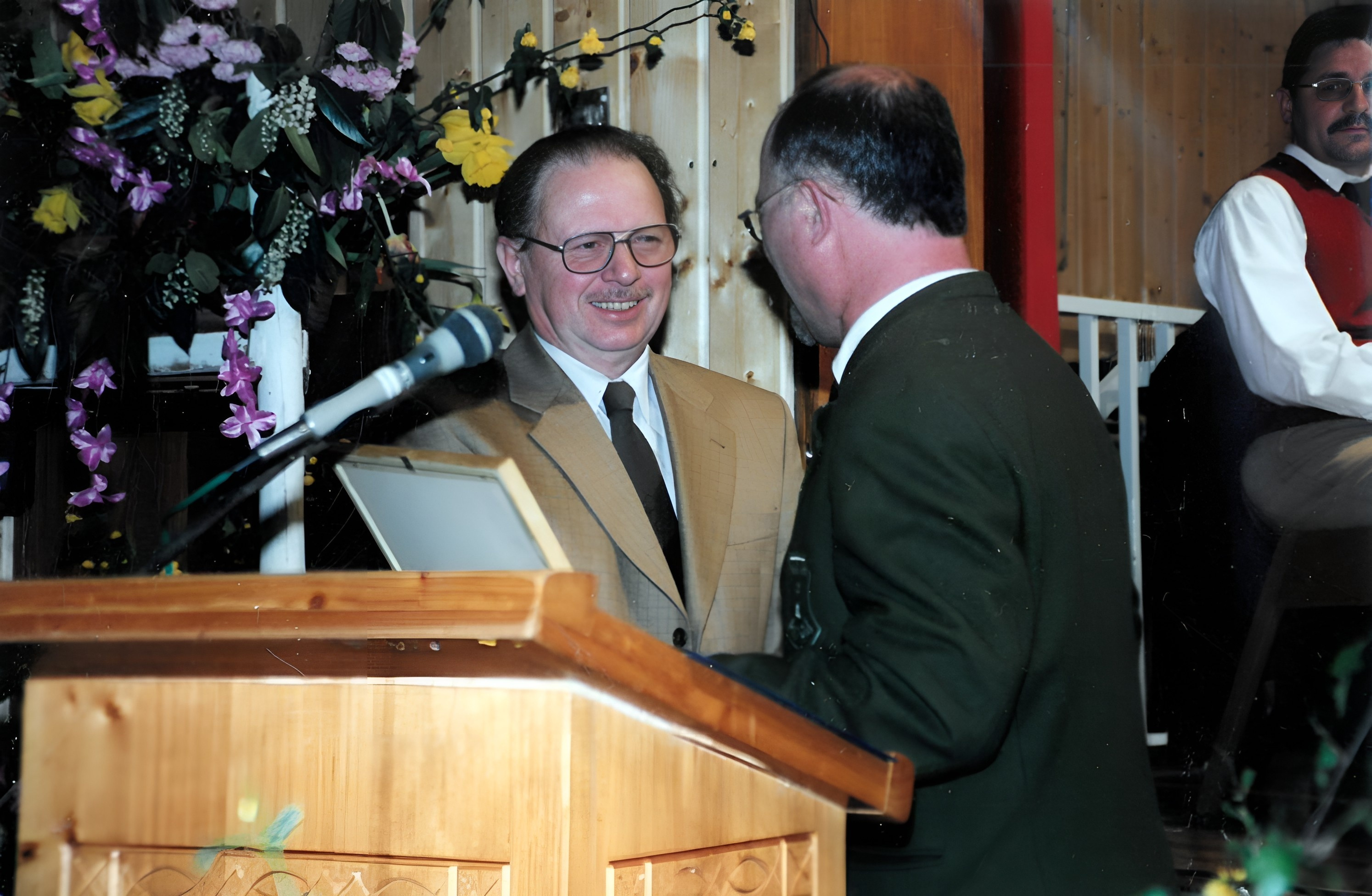 Karlheinz Renz wird zum Ehrenmitglied ernannt