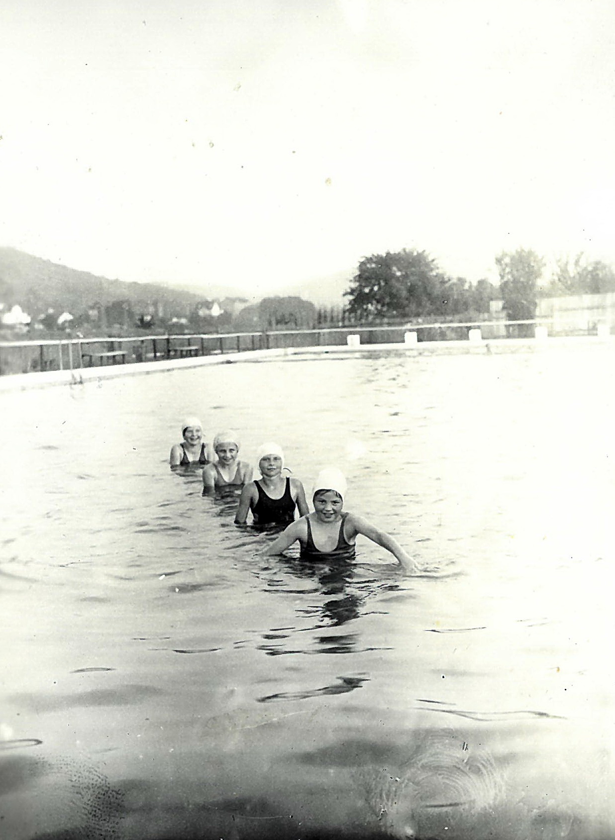 Schwimmstaffel um 1940