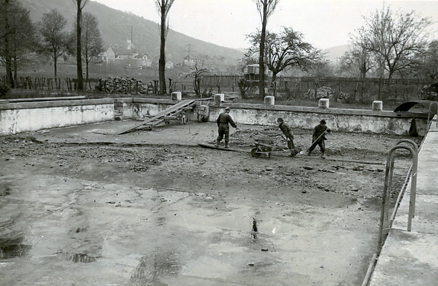Schlammbeseitigung 1948 nach dem Hochwasser