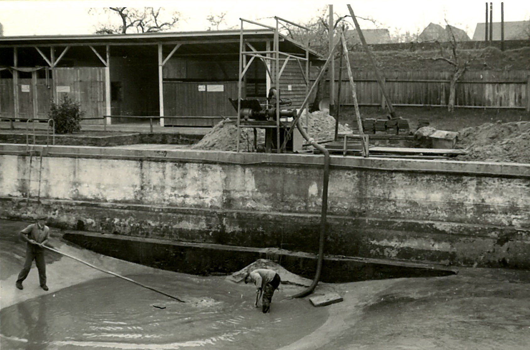 Schlammbeseitigung 1948 nach dem Hochwasser