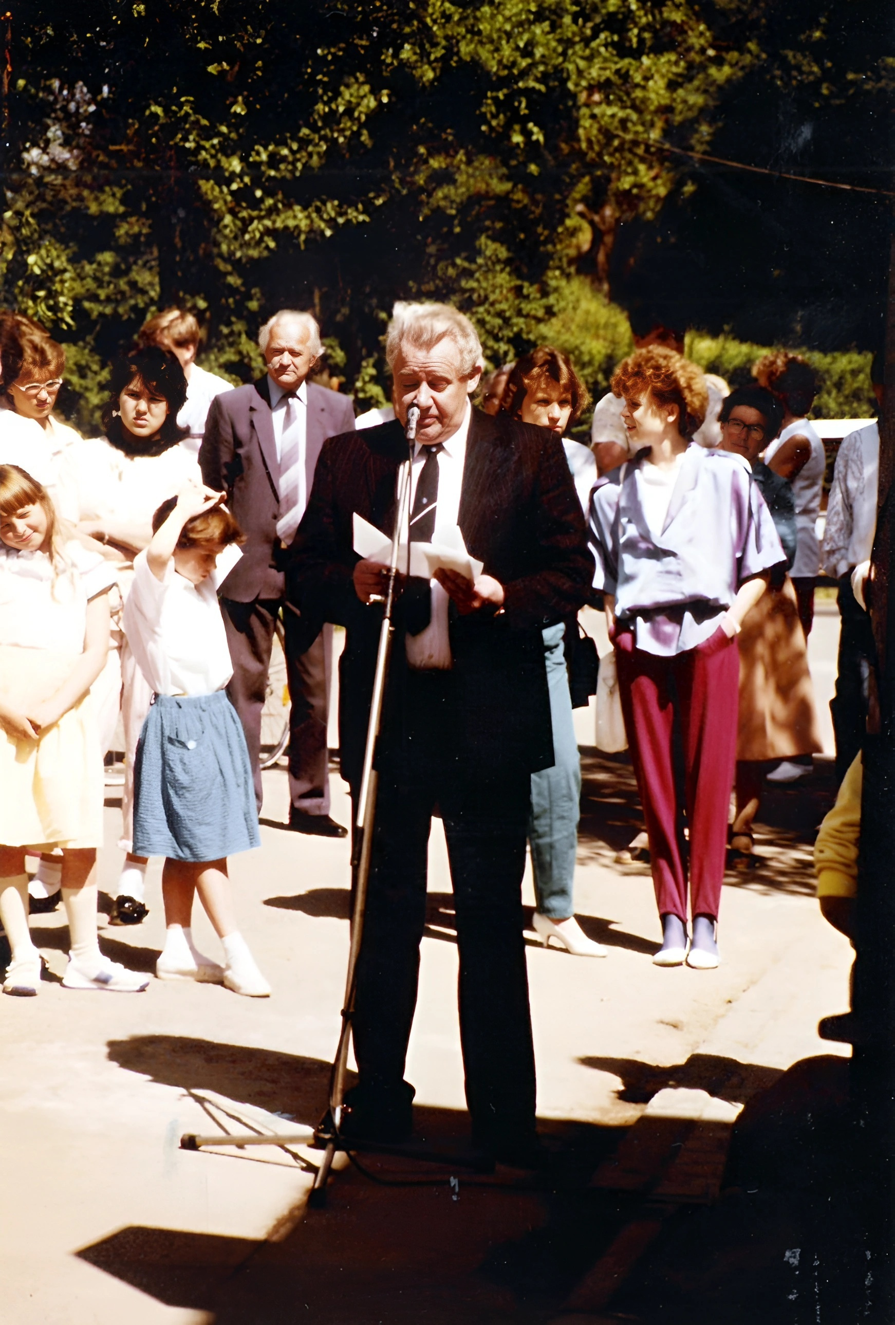 Landrat Karl Oberle mir den Grußworten des Landkreises