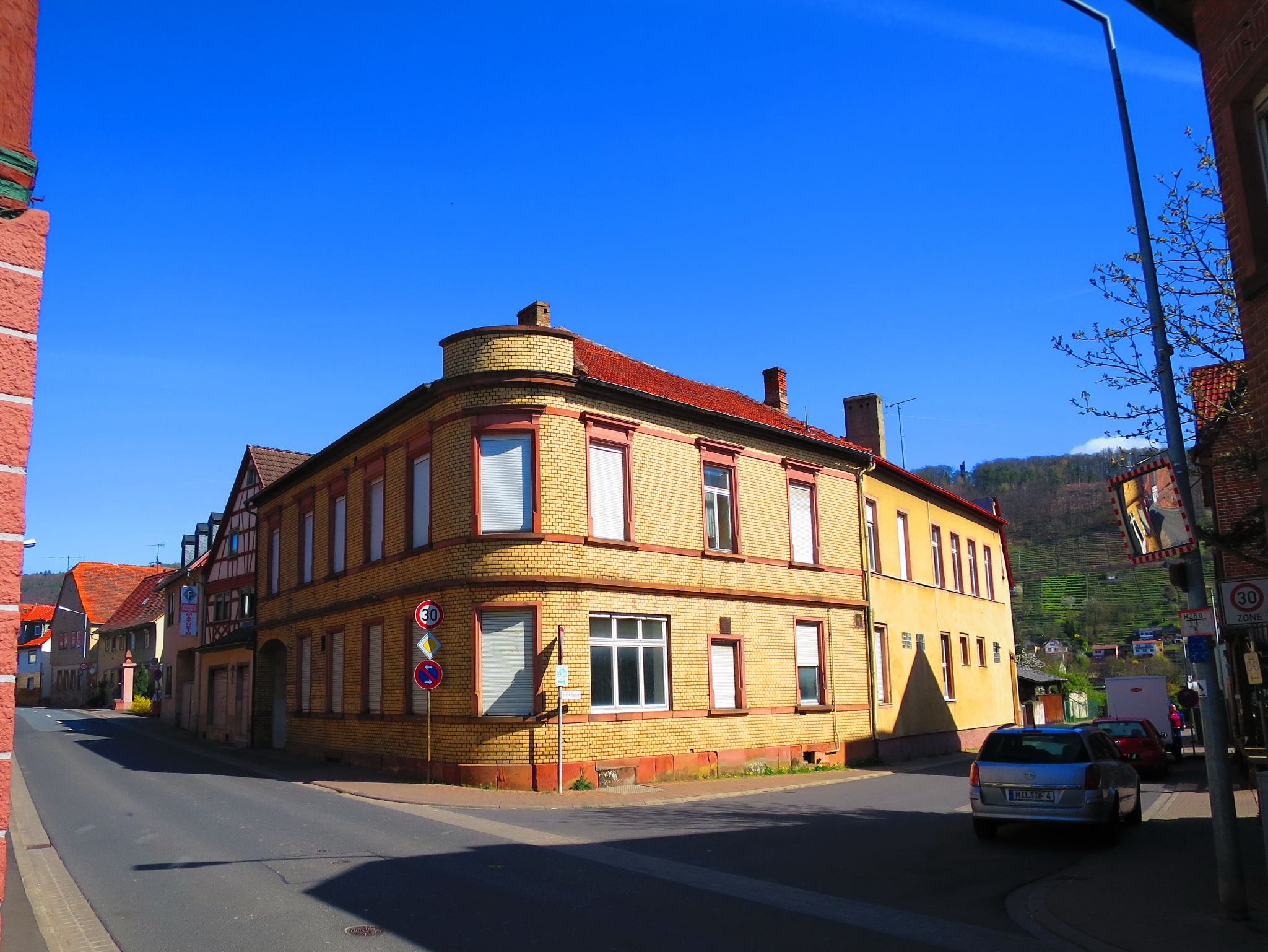 Ansicht von der Trennfurter Straße