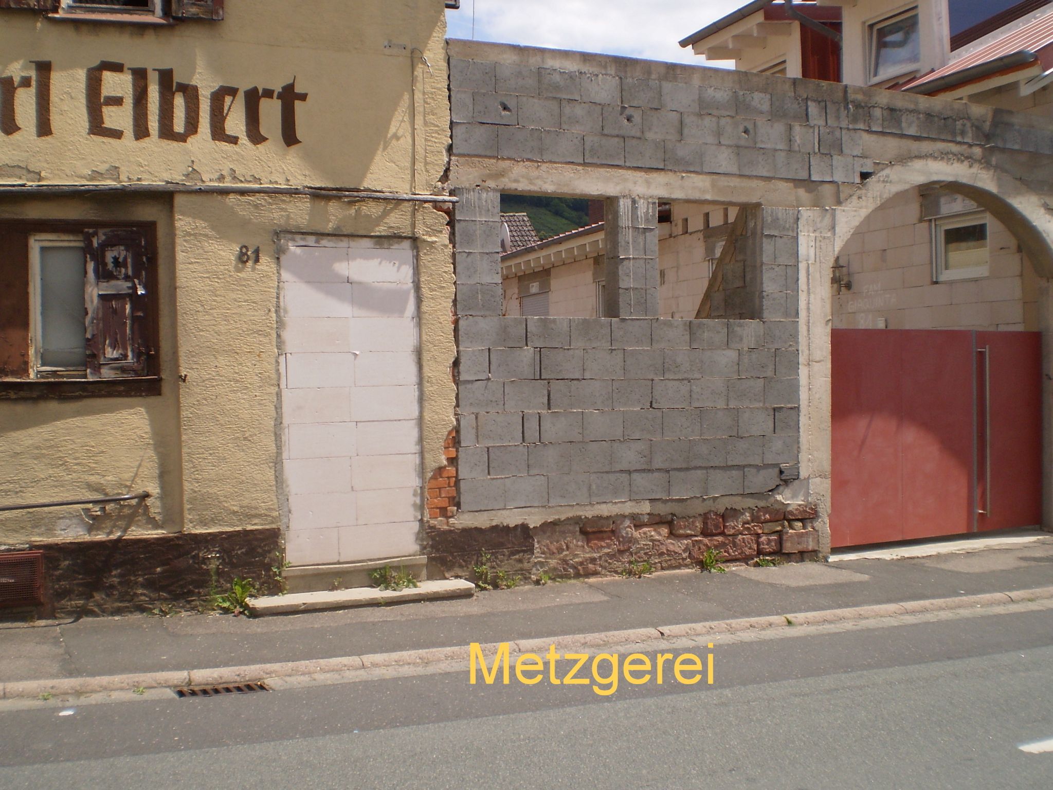 Außenansicht mit Metzgerei