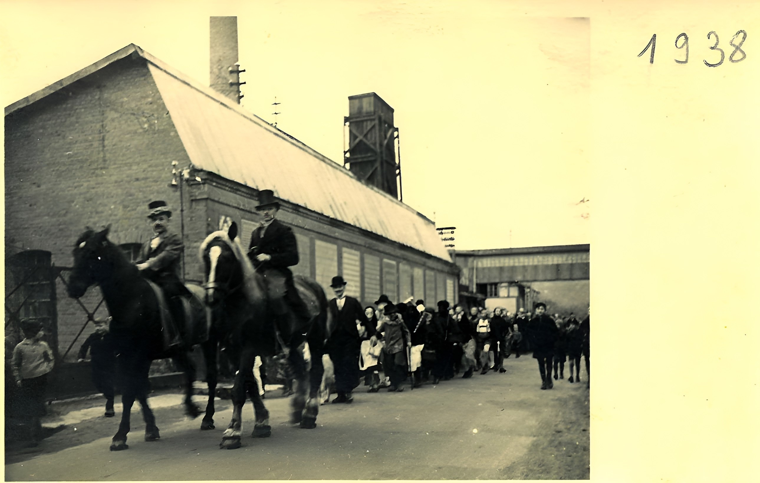 Faschingsumzug der Albertwerke im Jahr 1938