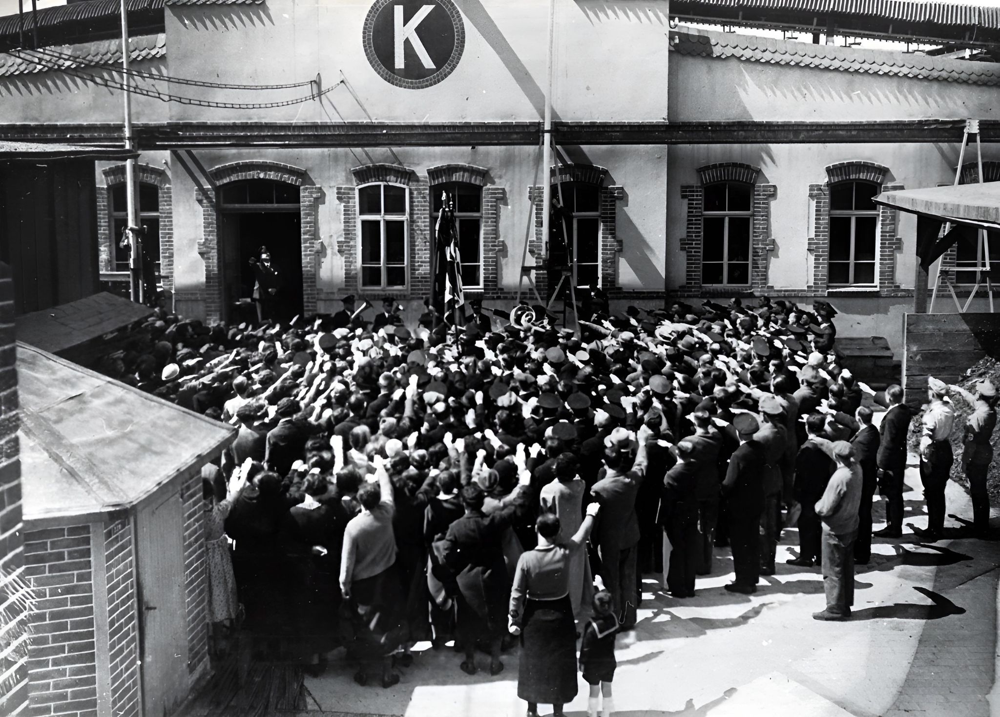 Kundgebung in den Albertwerken in Zeiten des Nationalsozialismus