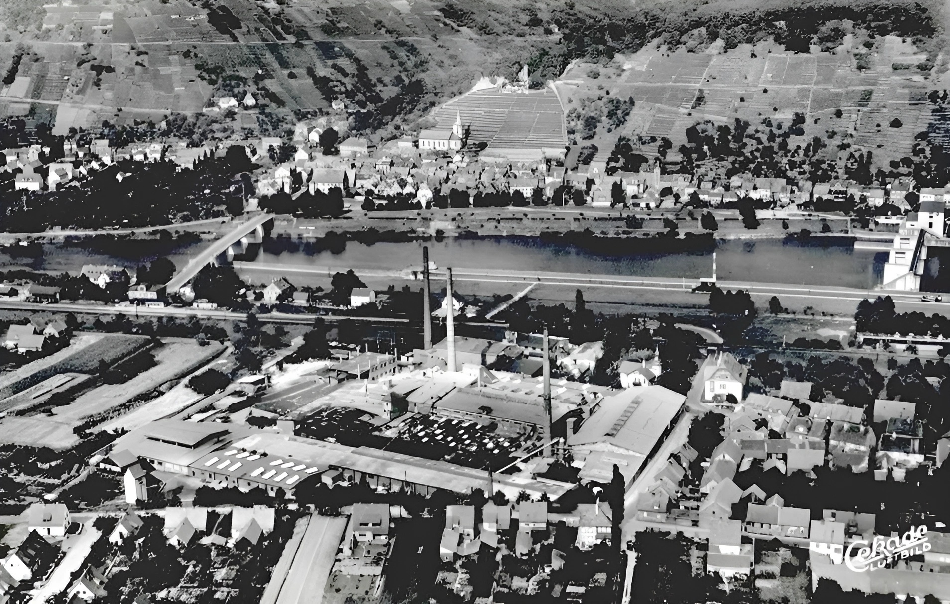 Luftaufnahme mit den Albertwerken um 1960