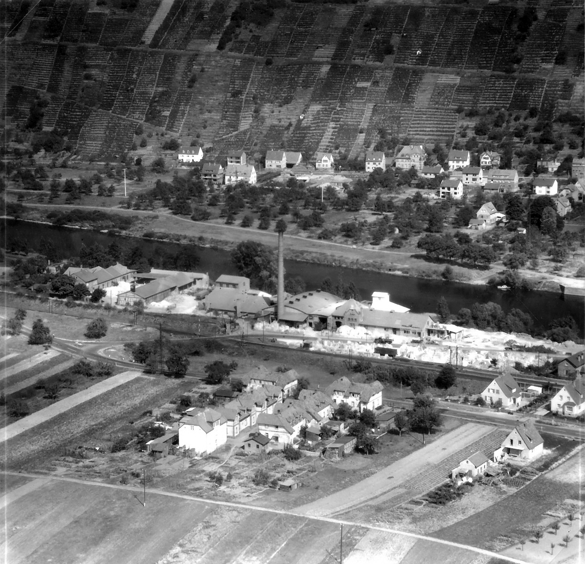 Luftbild mit Albertwerkesiedlung und Schamottwerk Blaschek