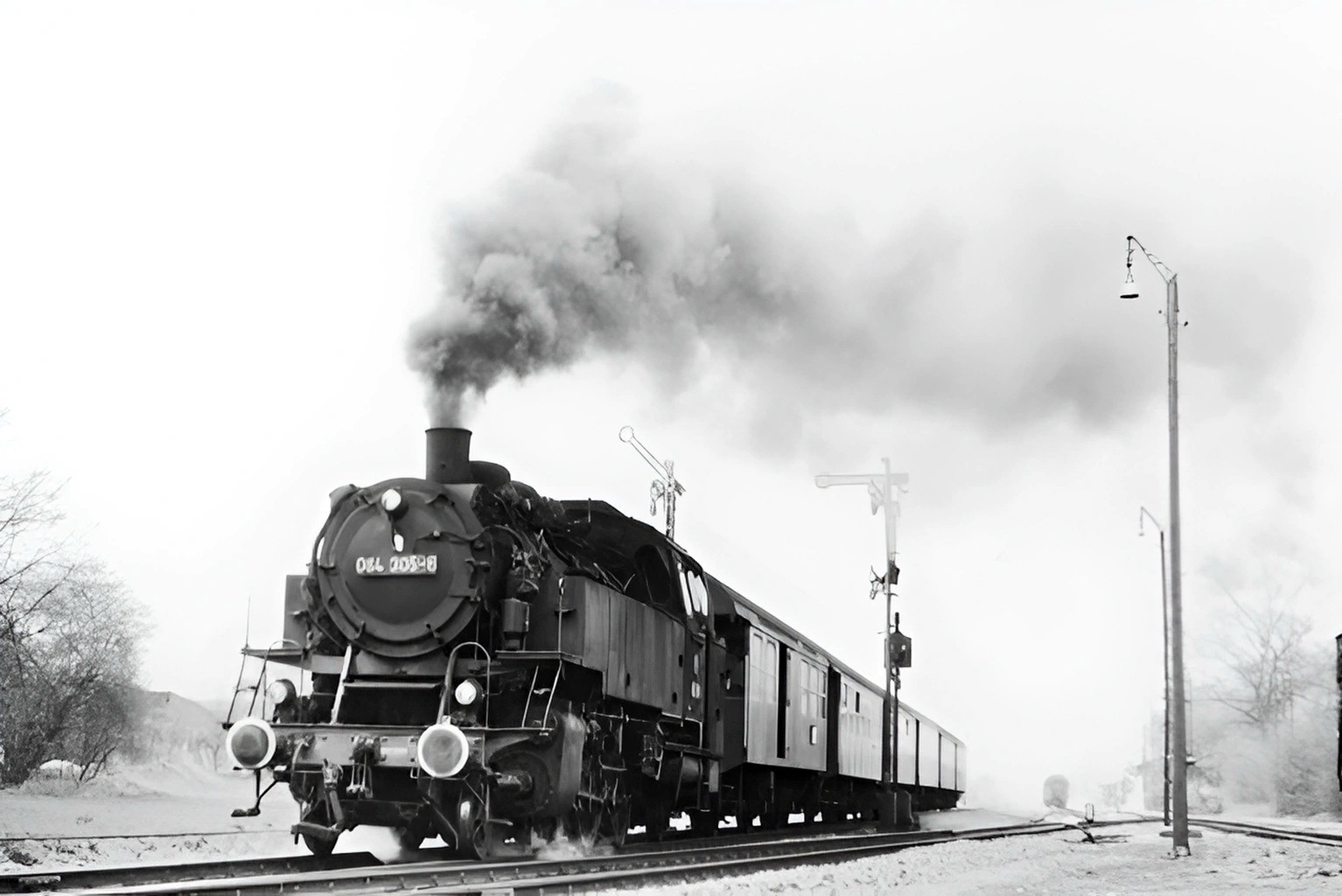 Lok 64 305-6 verlässt Klingenberg in Richtung Laudenbach im März 1973