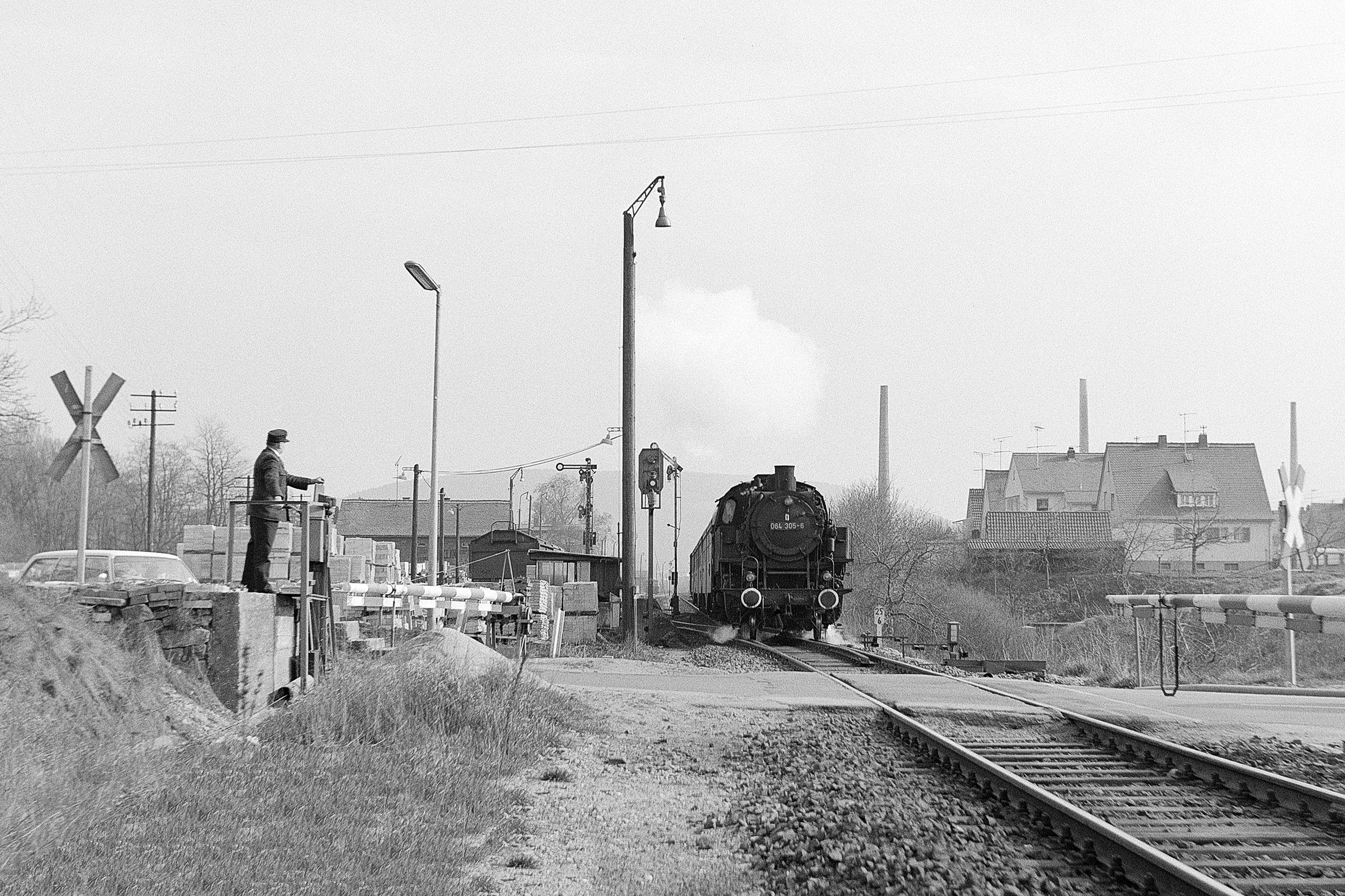 Der Bahnübergang Trennfurt im Jahr 1973