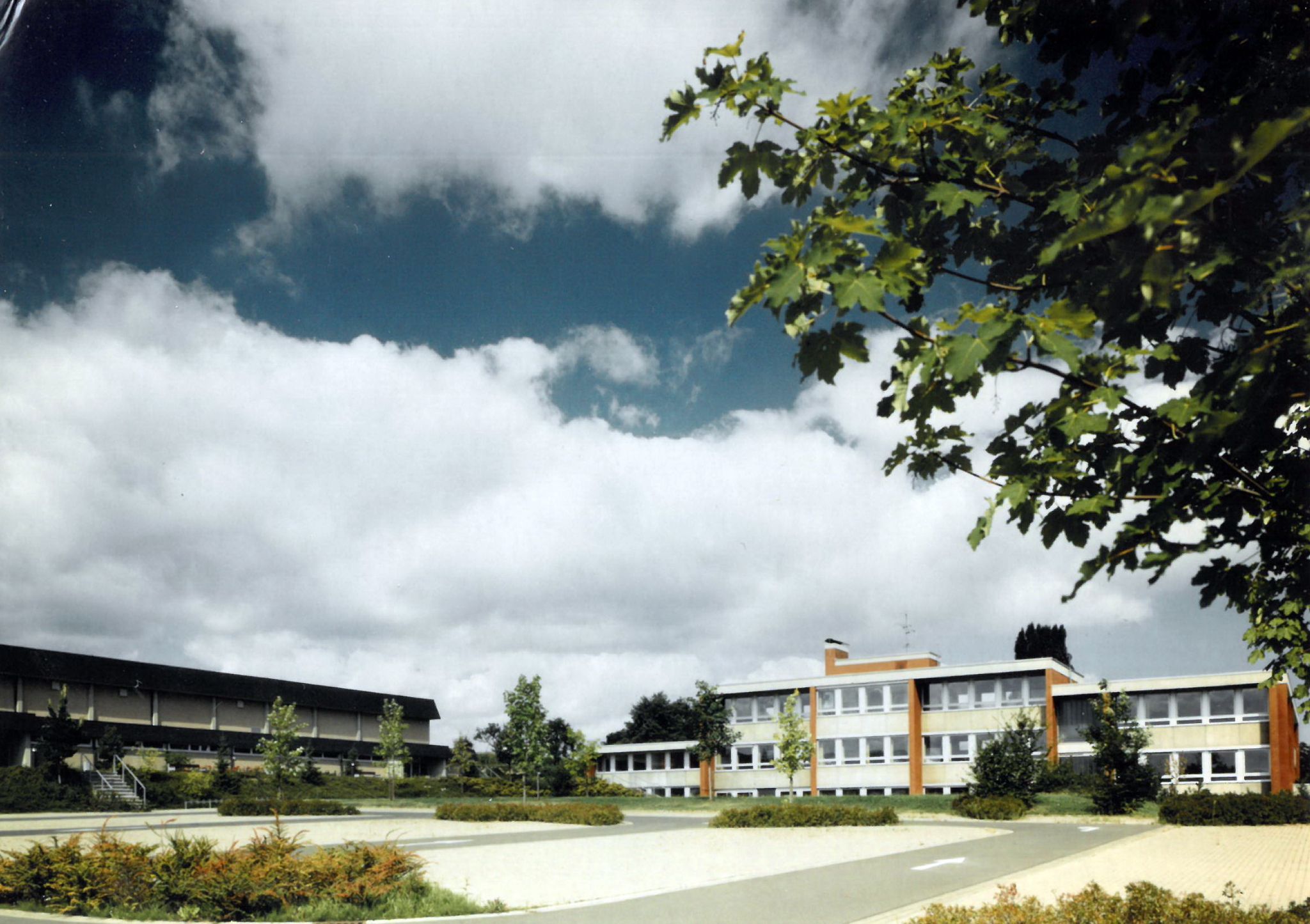 Das  neue Trennfurter Schulanbau und die Dreifachturnhalle