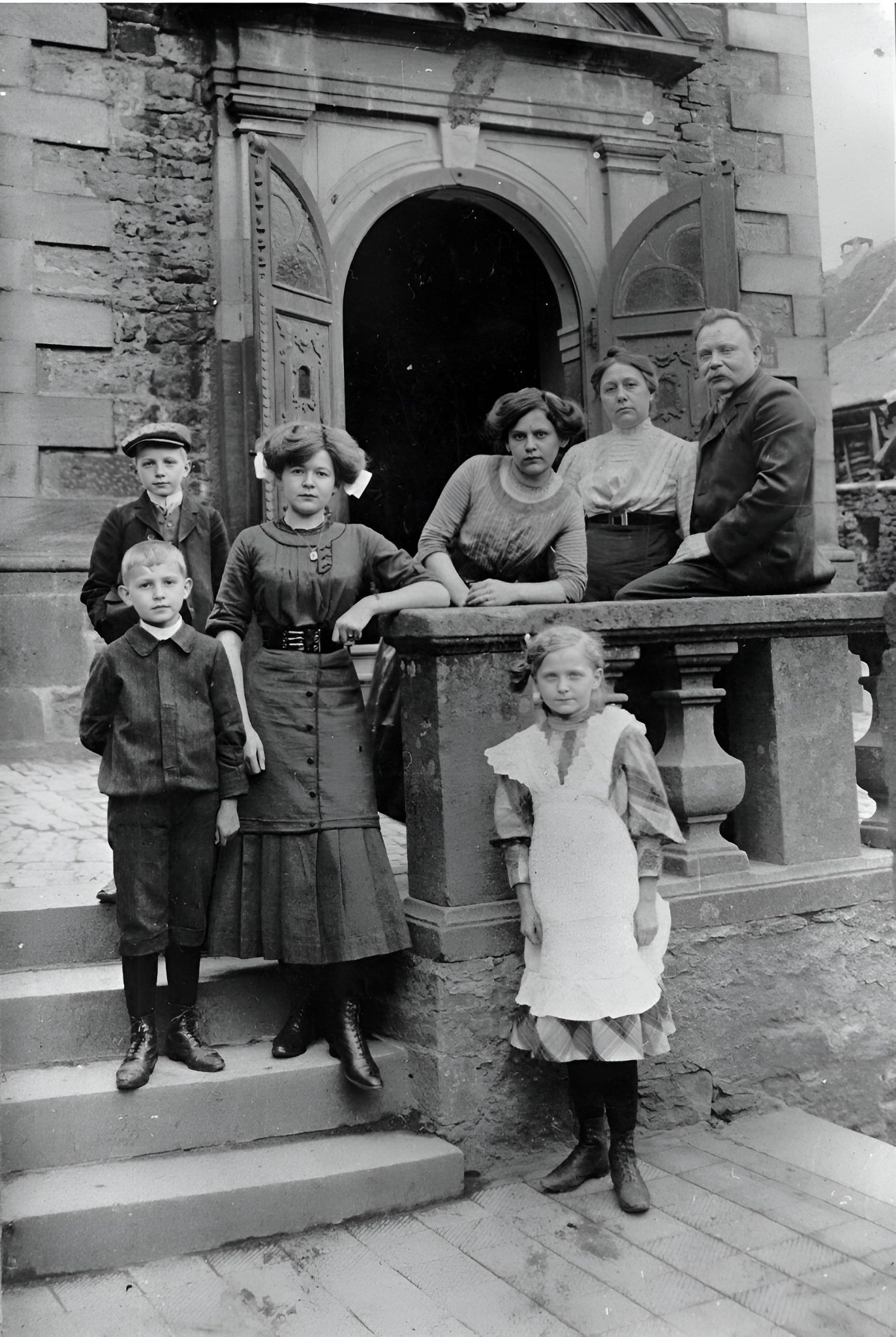 Lehrer Neubert mit Familie etwa 1900 - 1905