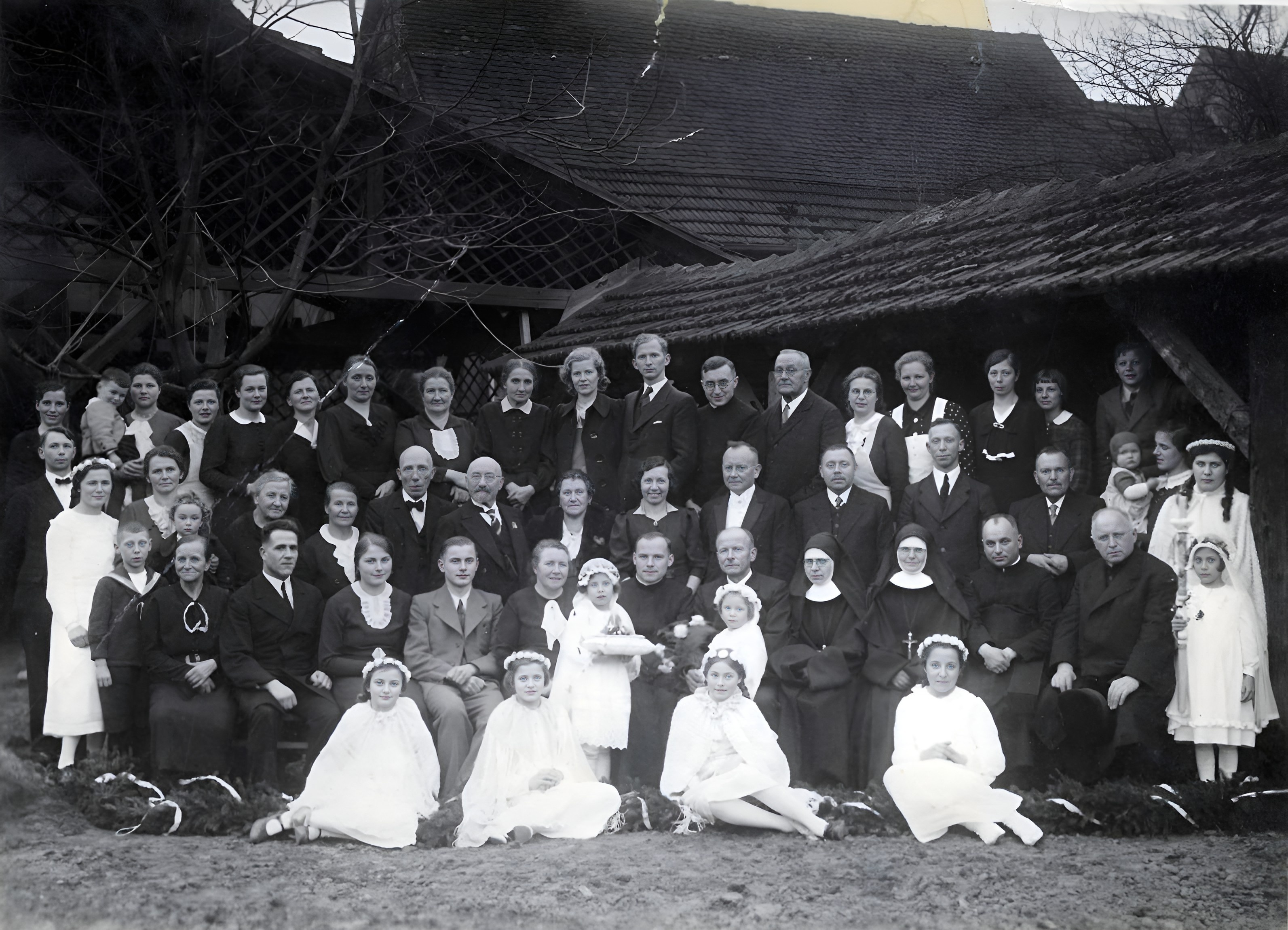 Gruppenfoto Primiz Erwin Ühlein 1938 im Garten des Gasthauses "Zum Ross" (neben der Kegelbahn)