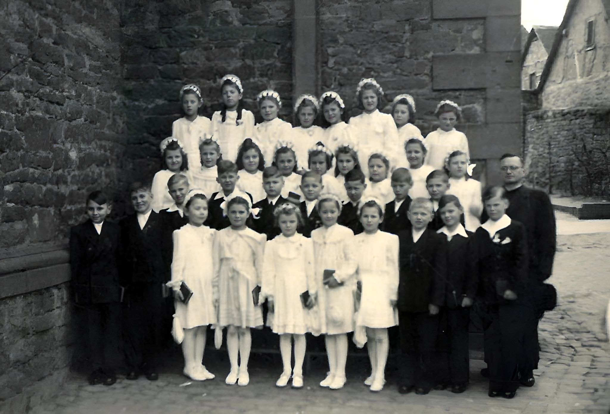 Gruppenfoto anl. Erstkommunion im Jahr 1951