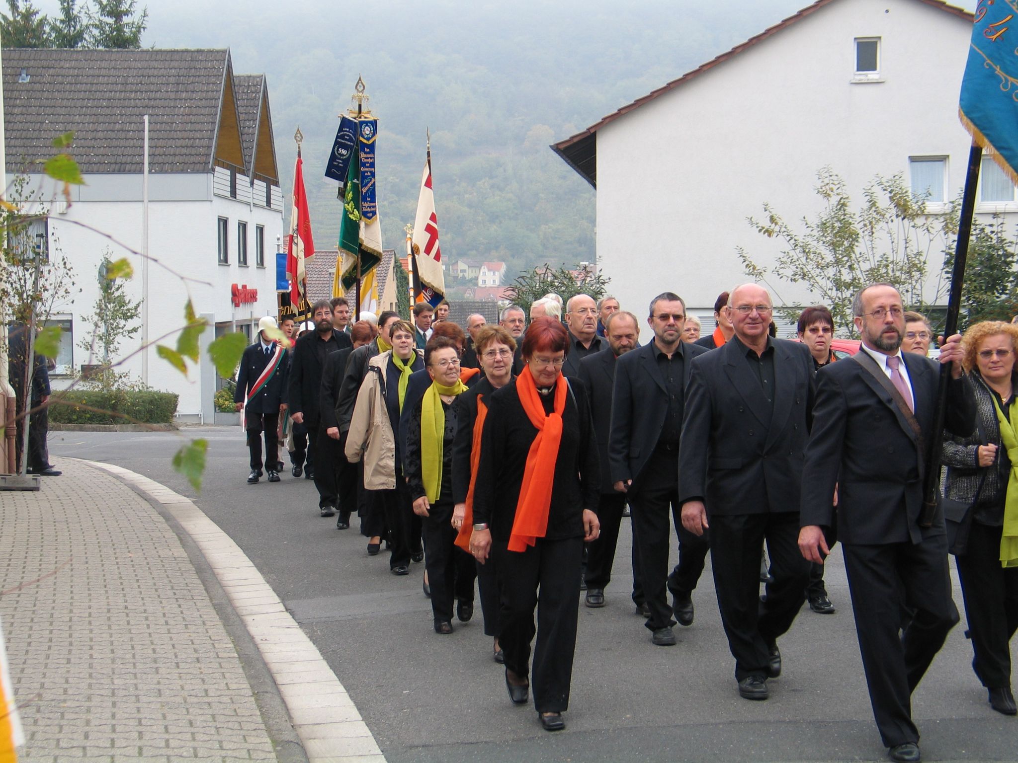 Festzug zum Pfarrheim St. Josef in Trennfurt