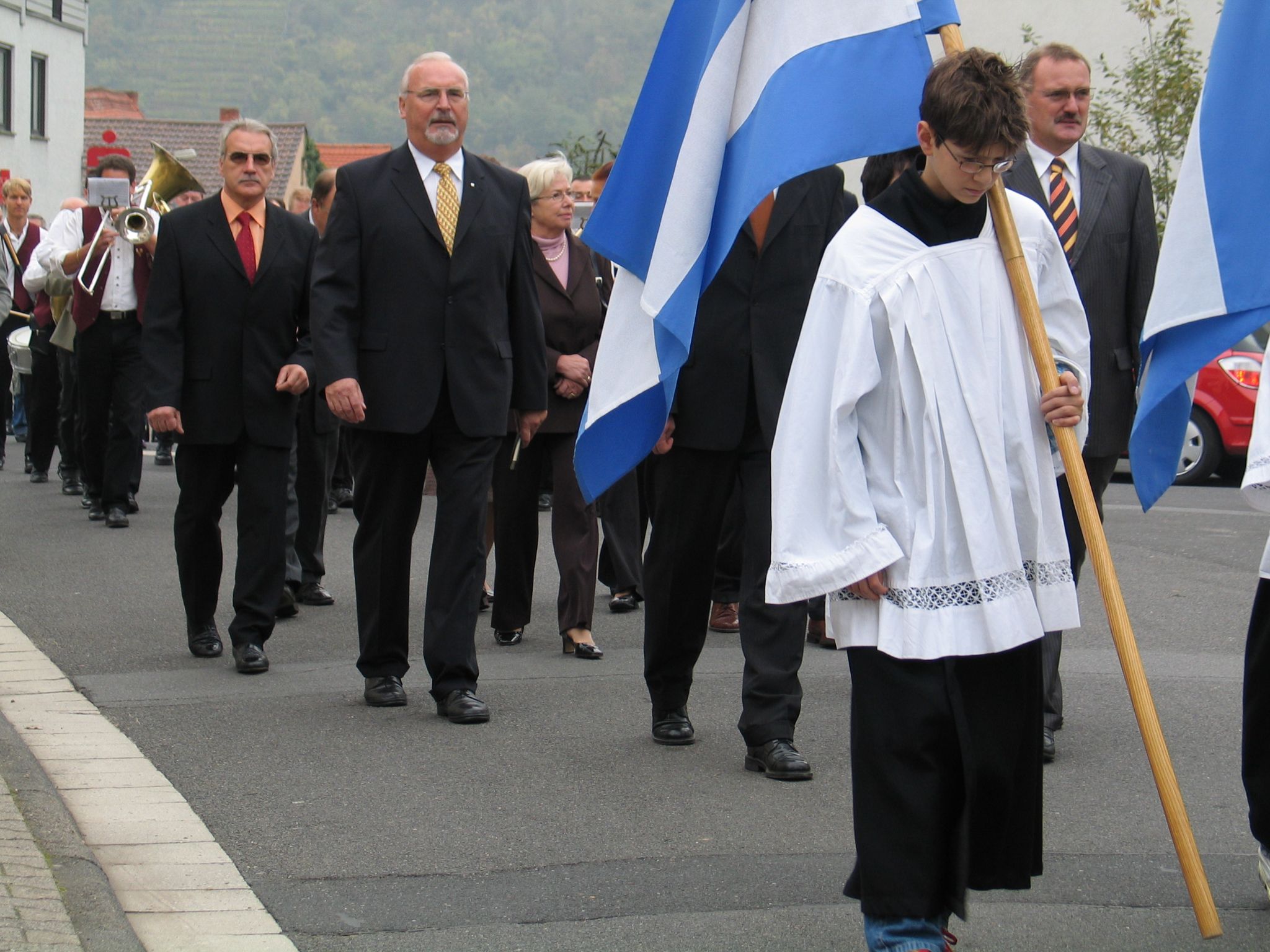 Festzug zum Pfarrheim St. Josef in Trennfurt