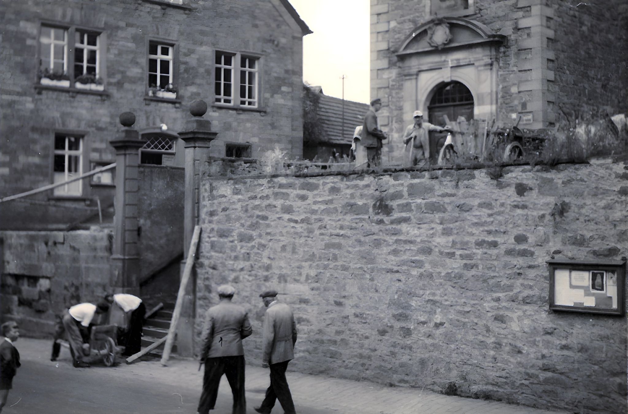 Verbreiterung des Treppenaufgangs zur Pfarrkirche St. Maria Magdalena 1951