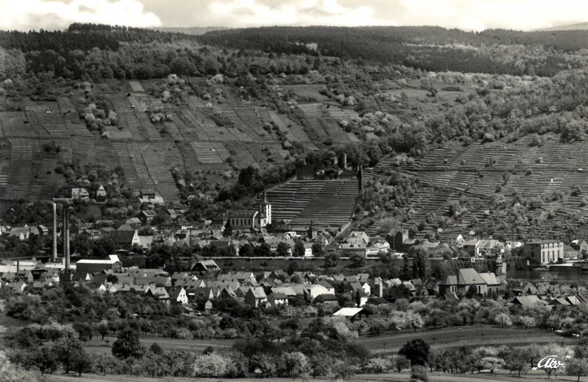 Luftbild mit der Pfarrkirche St. Maria Magdalena 1963