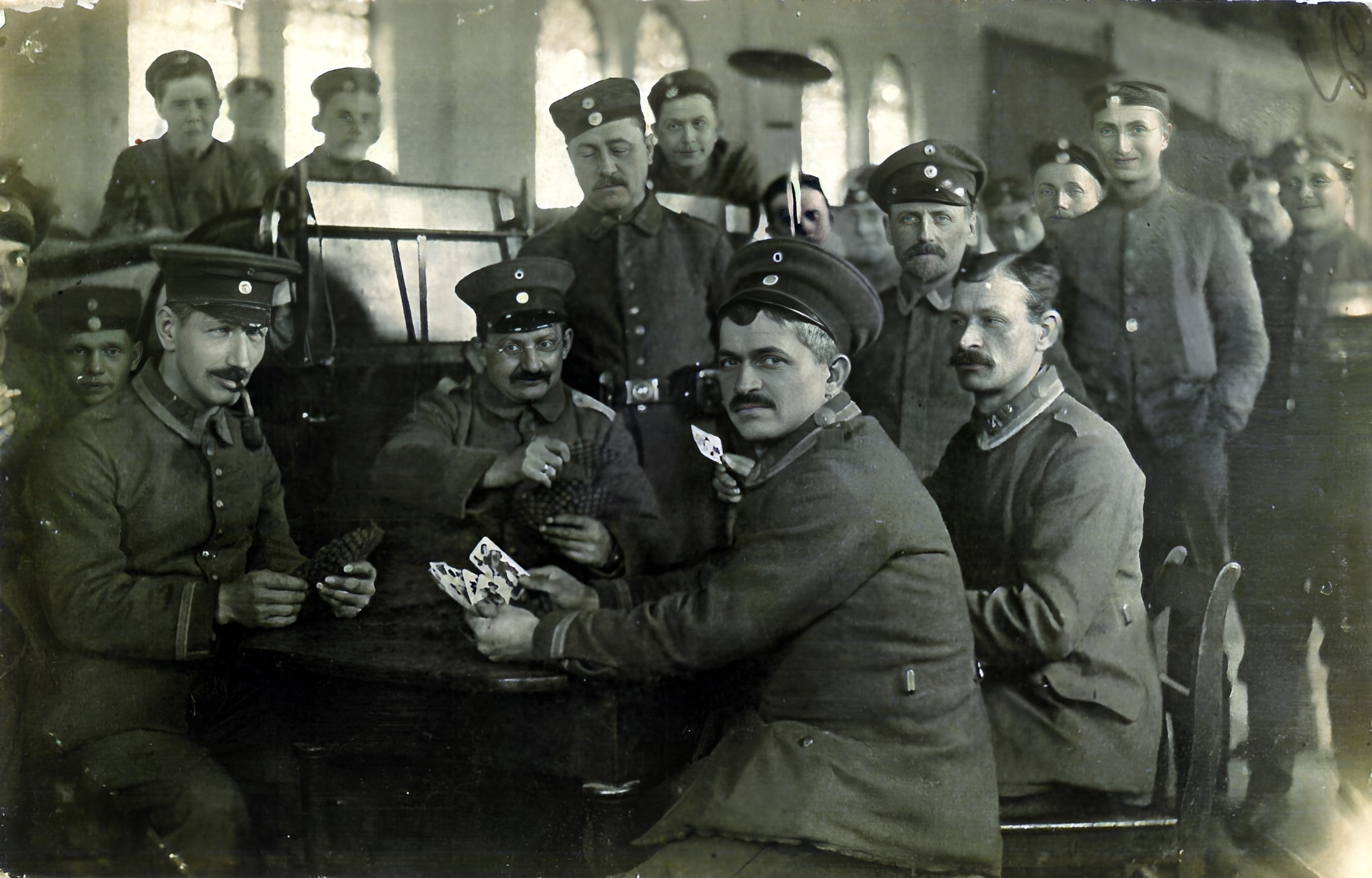 Soldaten beim Kartenspiel 1914-1918