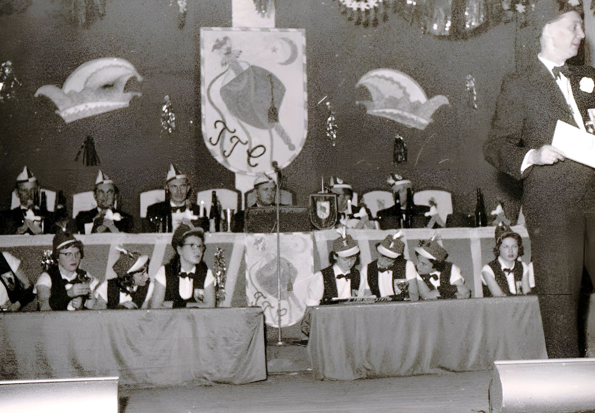 Der Elferrat und die Mädchengarde 1955