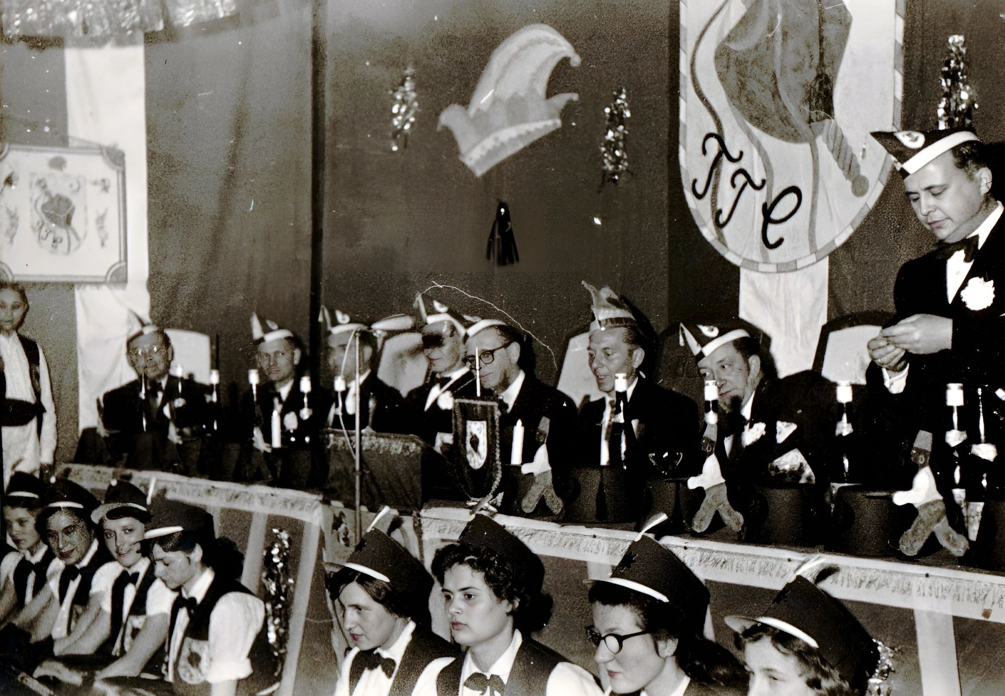 Der Elferrat und die Mädchengarde 1955